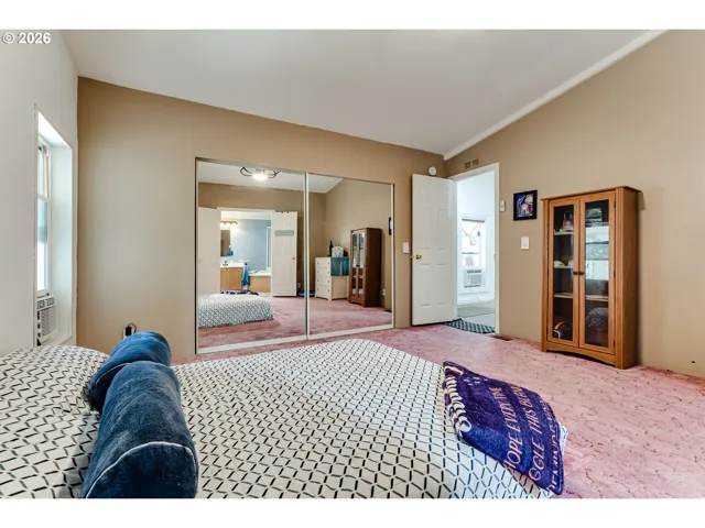 Bedroom, Primary