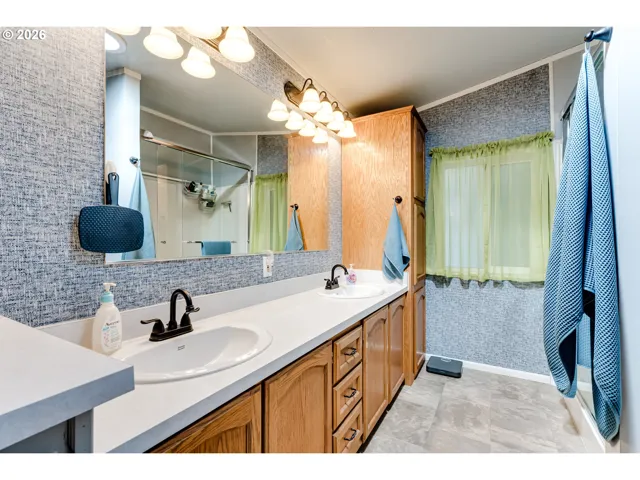 Bathroom, Attached