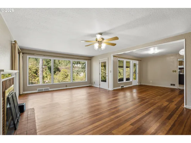Living Room-Ceiling Fan