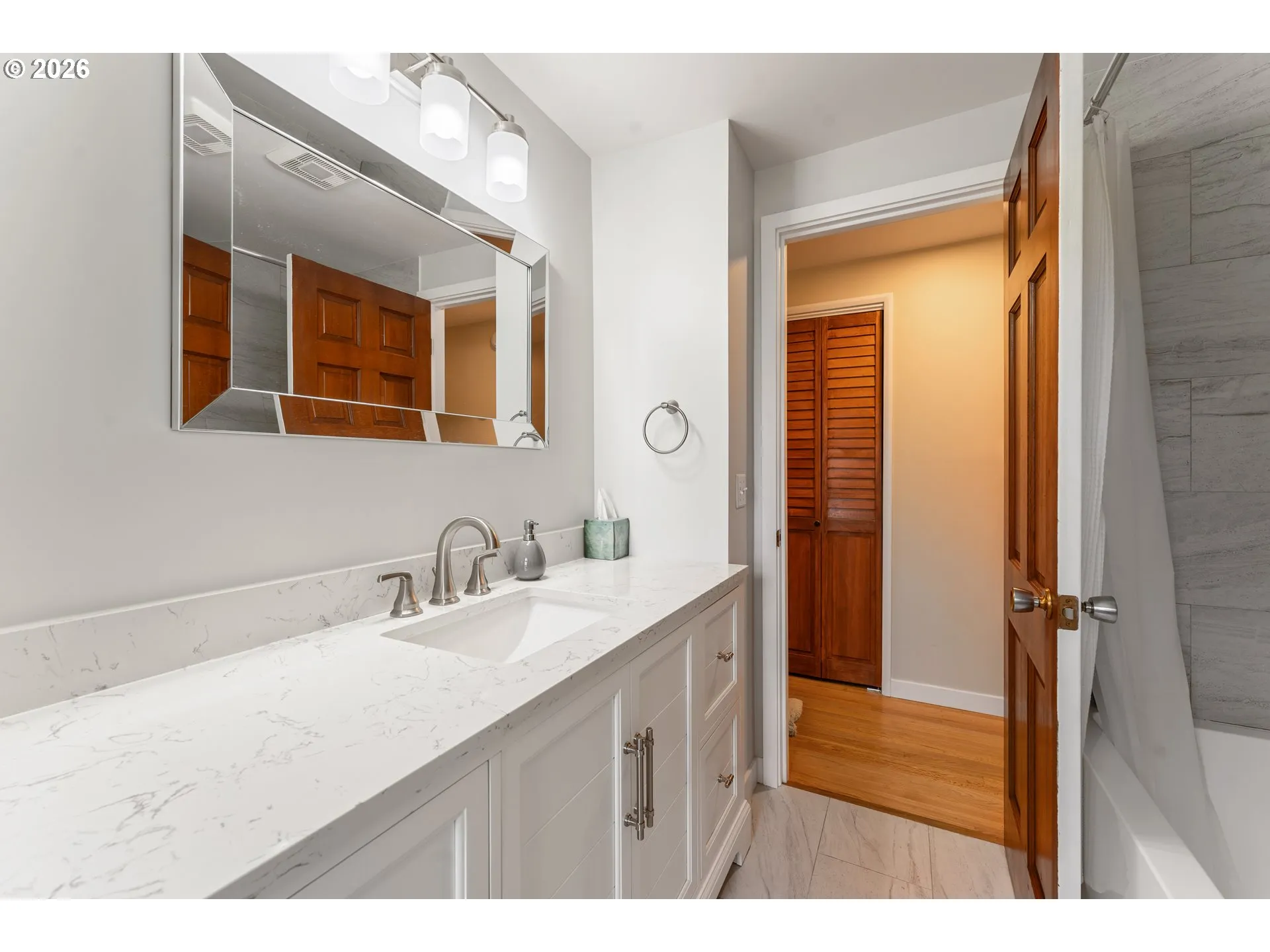 Bathroom-Upper