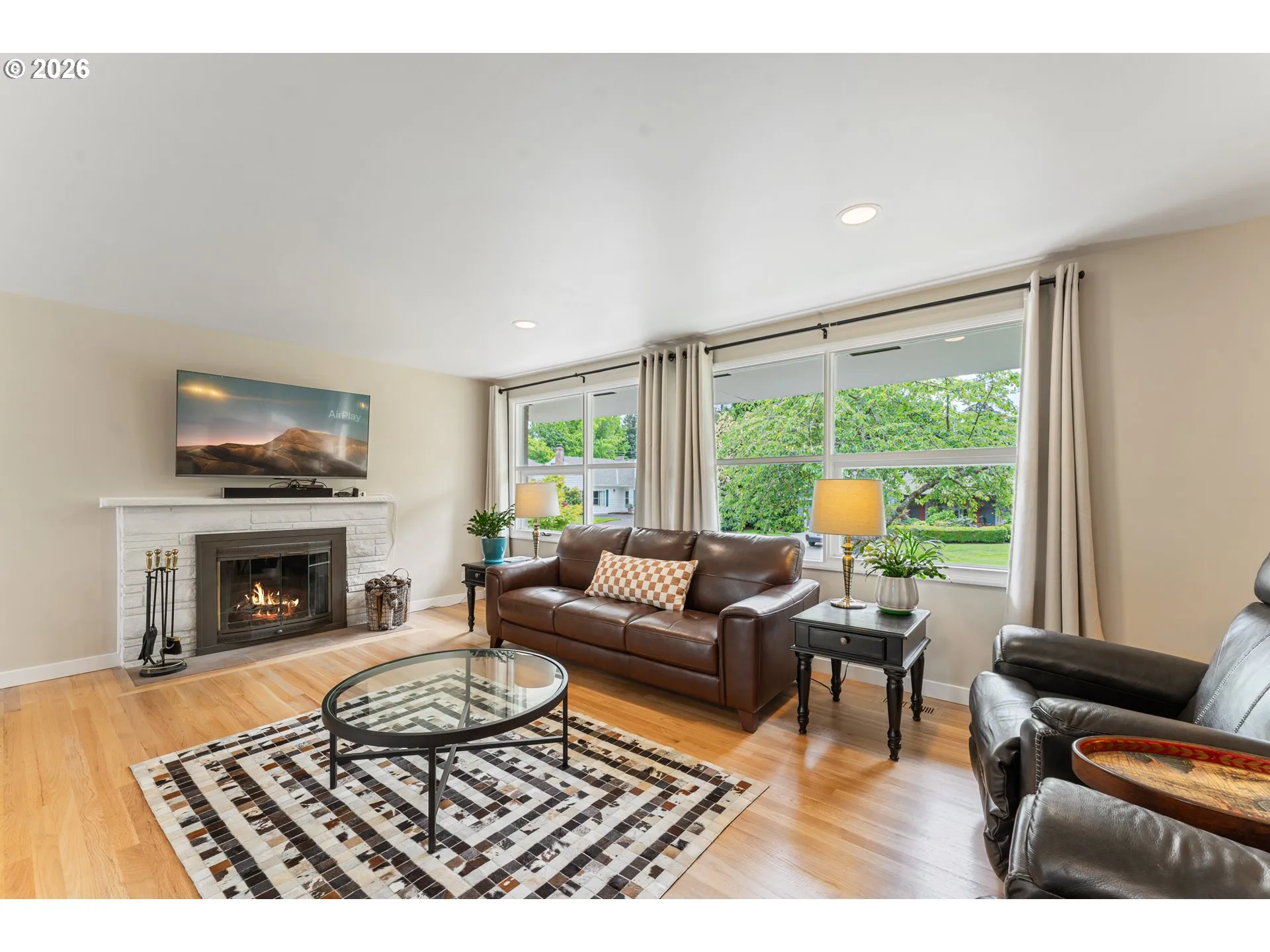 Living Room-Fireplace