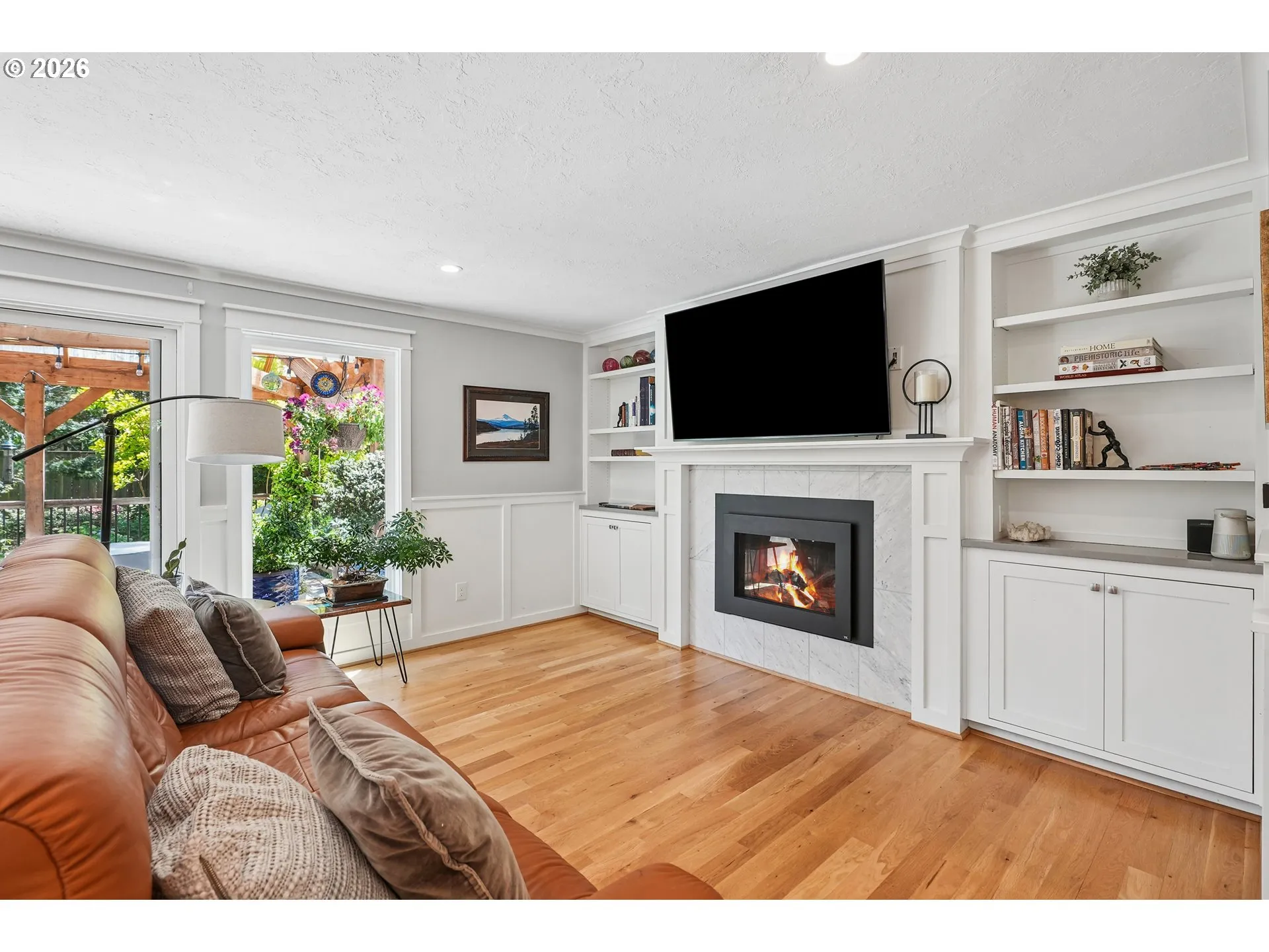 Living Room-Fireplace