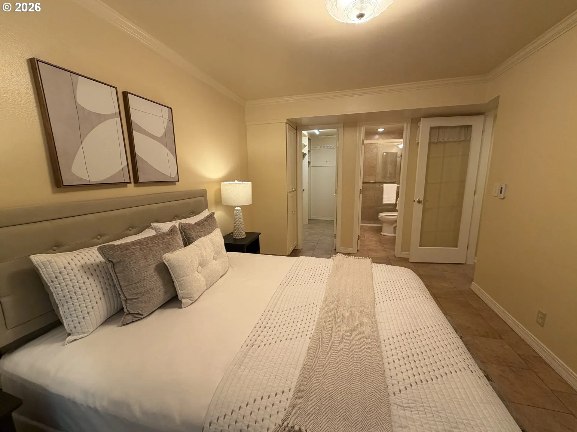 Bedroom, Primary