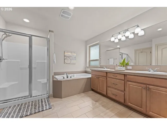 Bathroom, Attached-Garden Tub