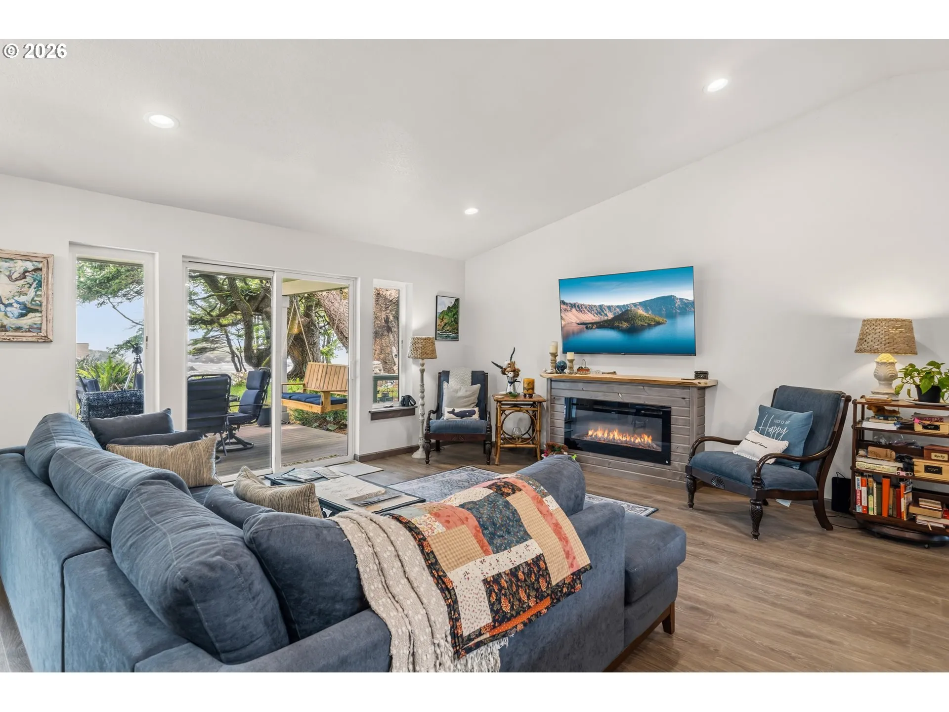 Living Room-Vaulted Ceilings