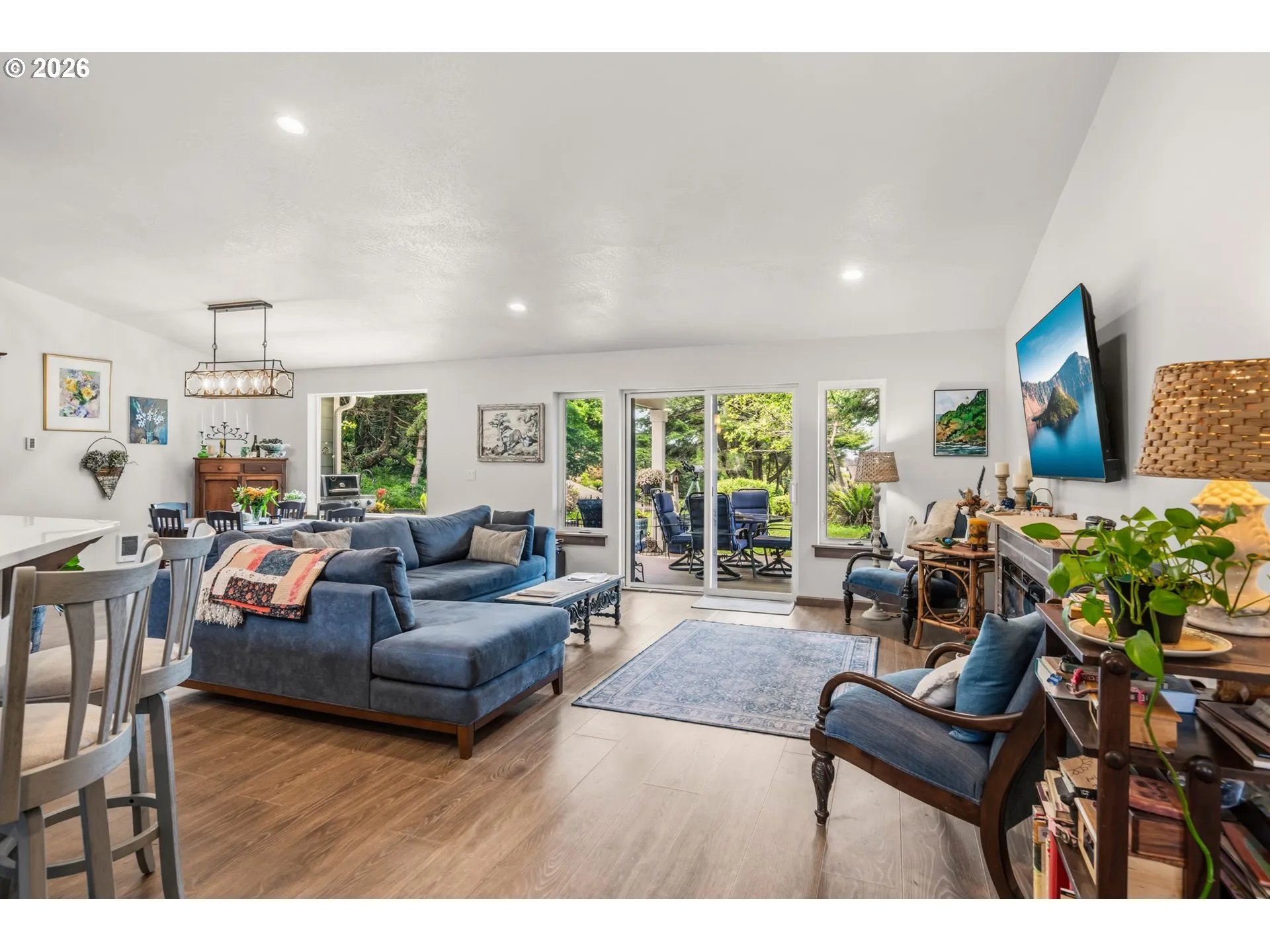 Living Room-Vaulted Ceilings