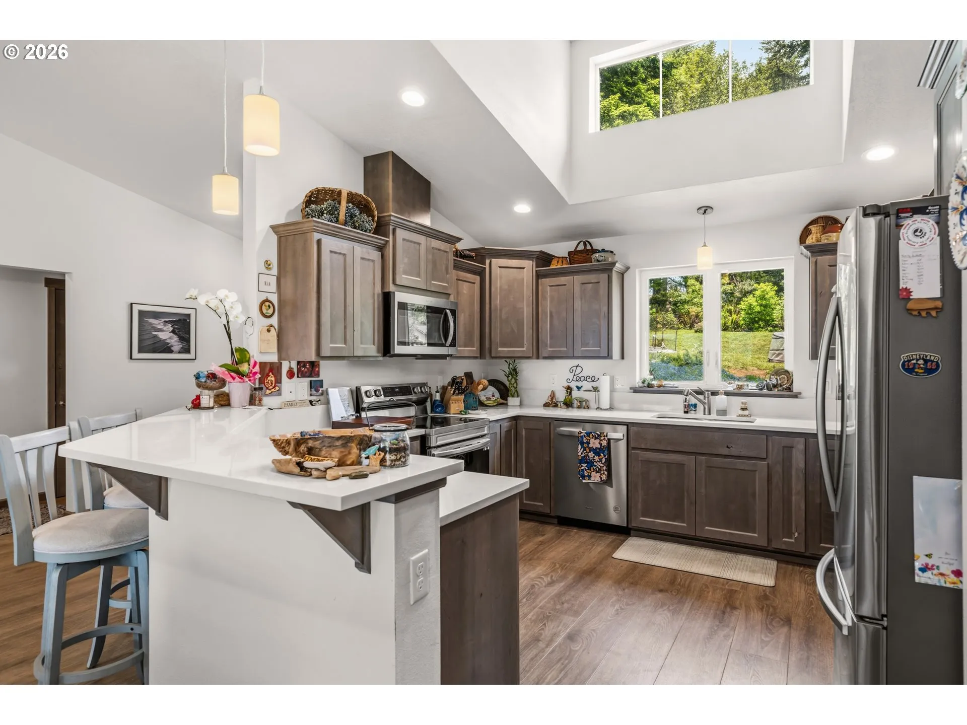 Kitchen-Breakfast Bar