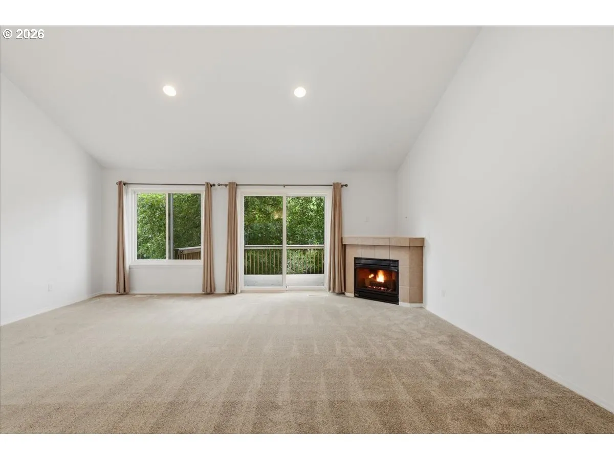 Living Room-Vaulted Ceilings