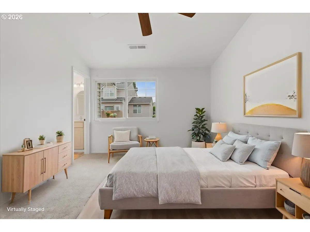 Bedroom, Owner's Suite-Vaulted Ceilings