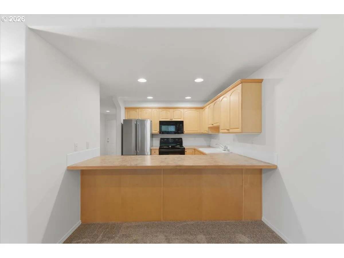 Kitchen-Breakfast Bar
