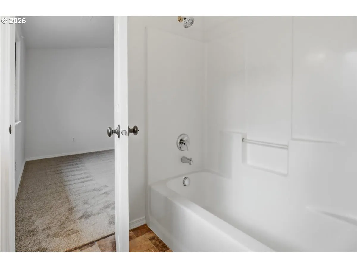 En Suite Bathroom-Upper