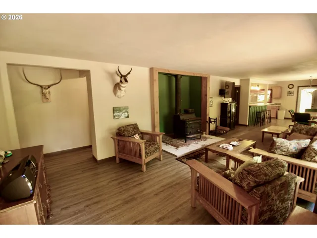 Living Room/Entrance