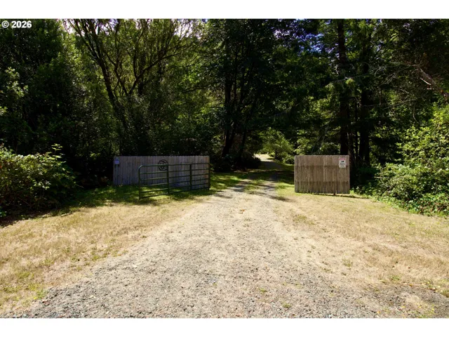 Driveway-Gated