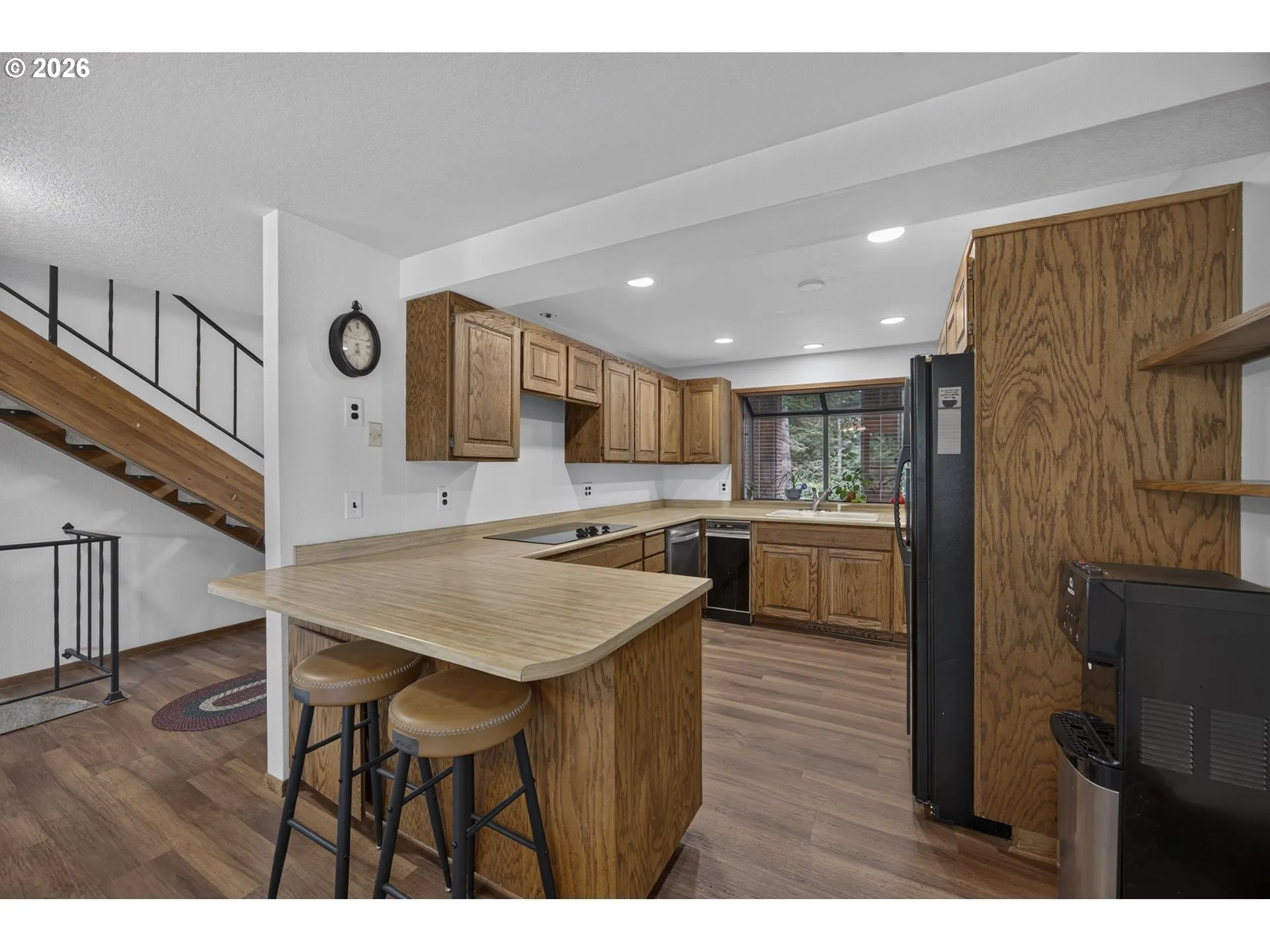 Kitchen-Breakfast Bar
