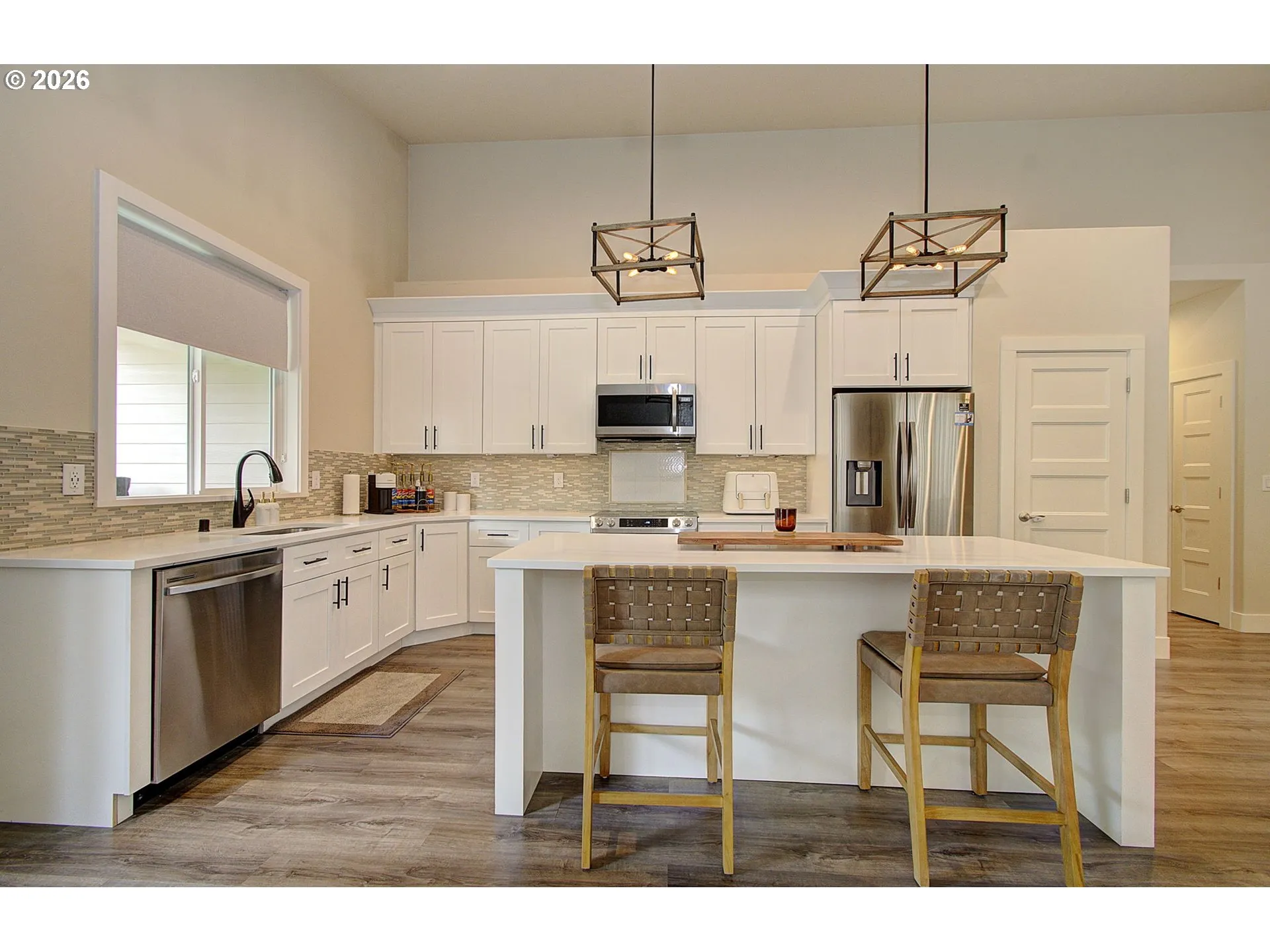 Kitchen-Breakfast Bar