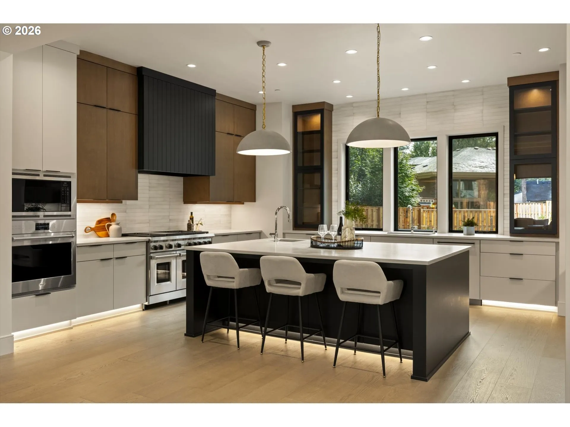 Kitchen-Breakfast Bar