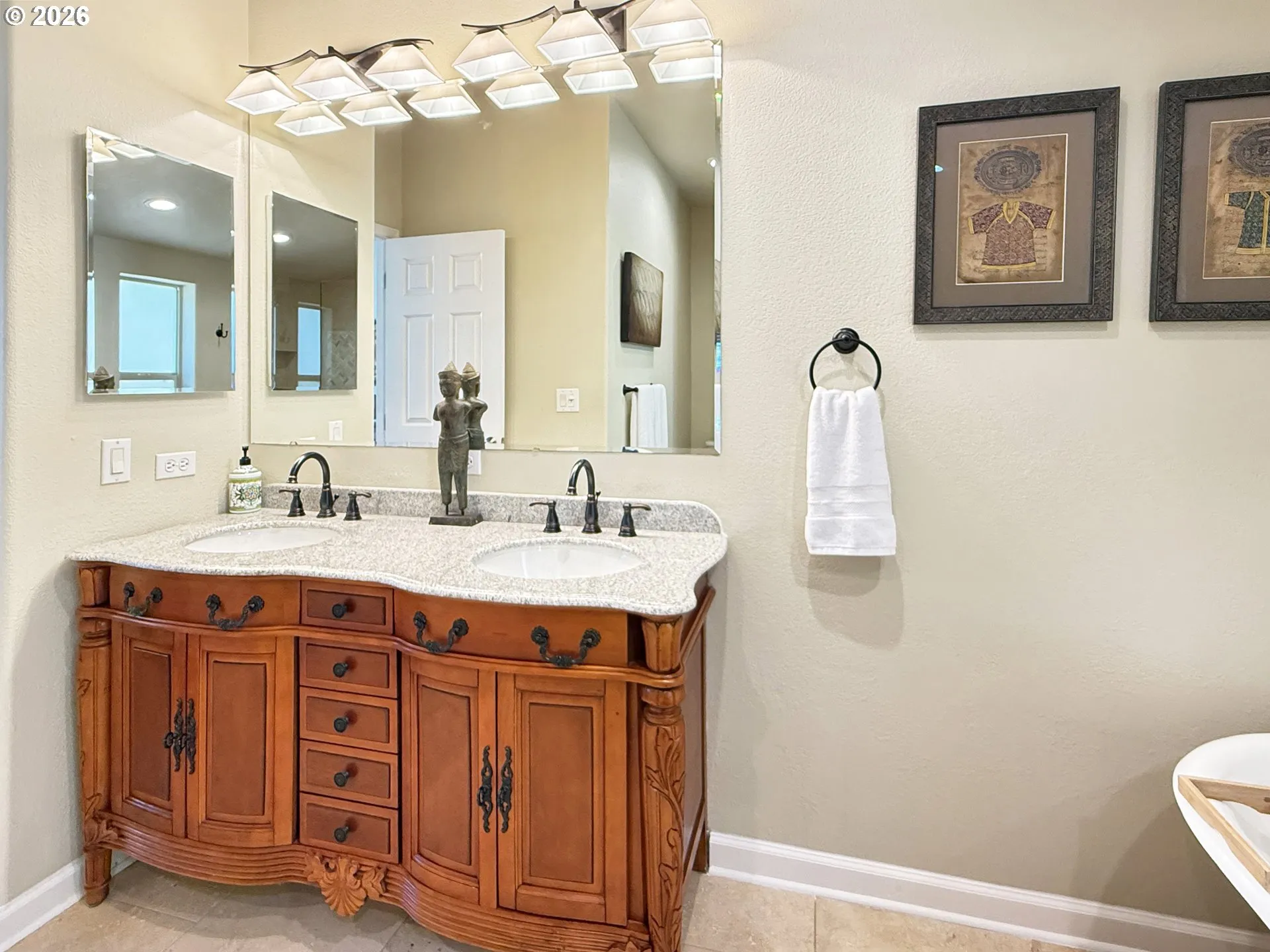 Bedroom-Full Bathroom
