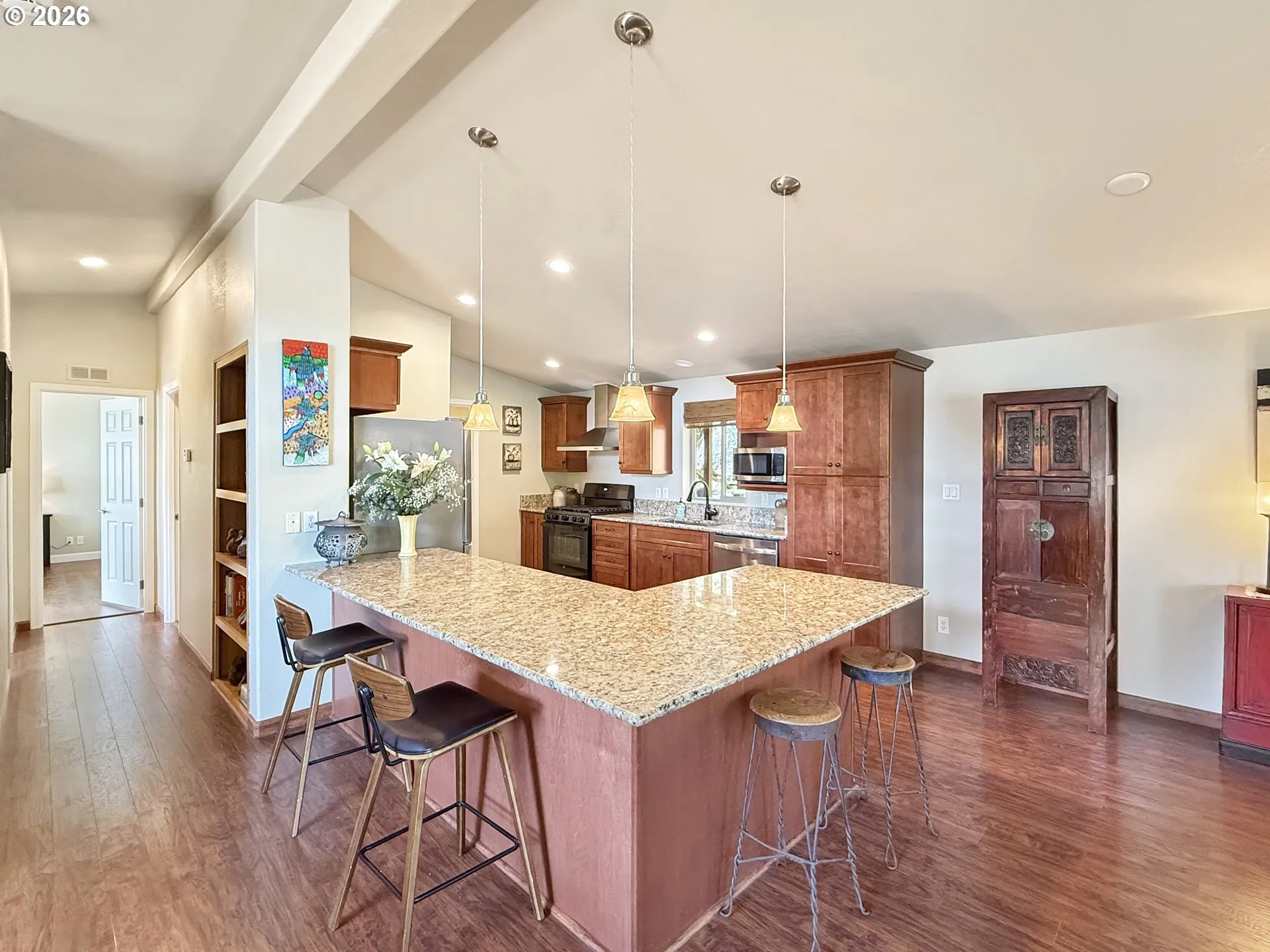 Kitchen-Breakfast Bar
