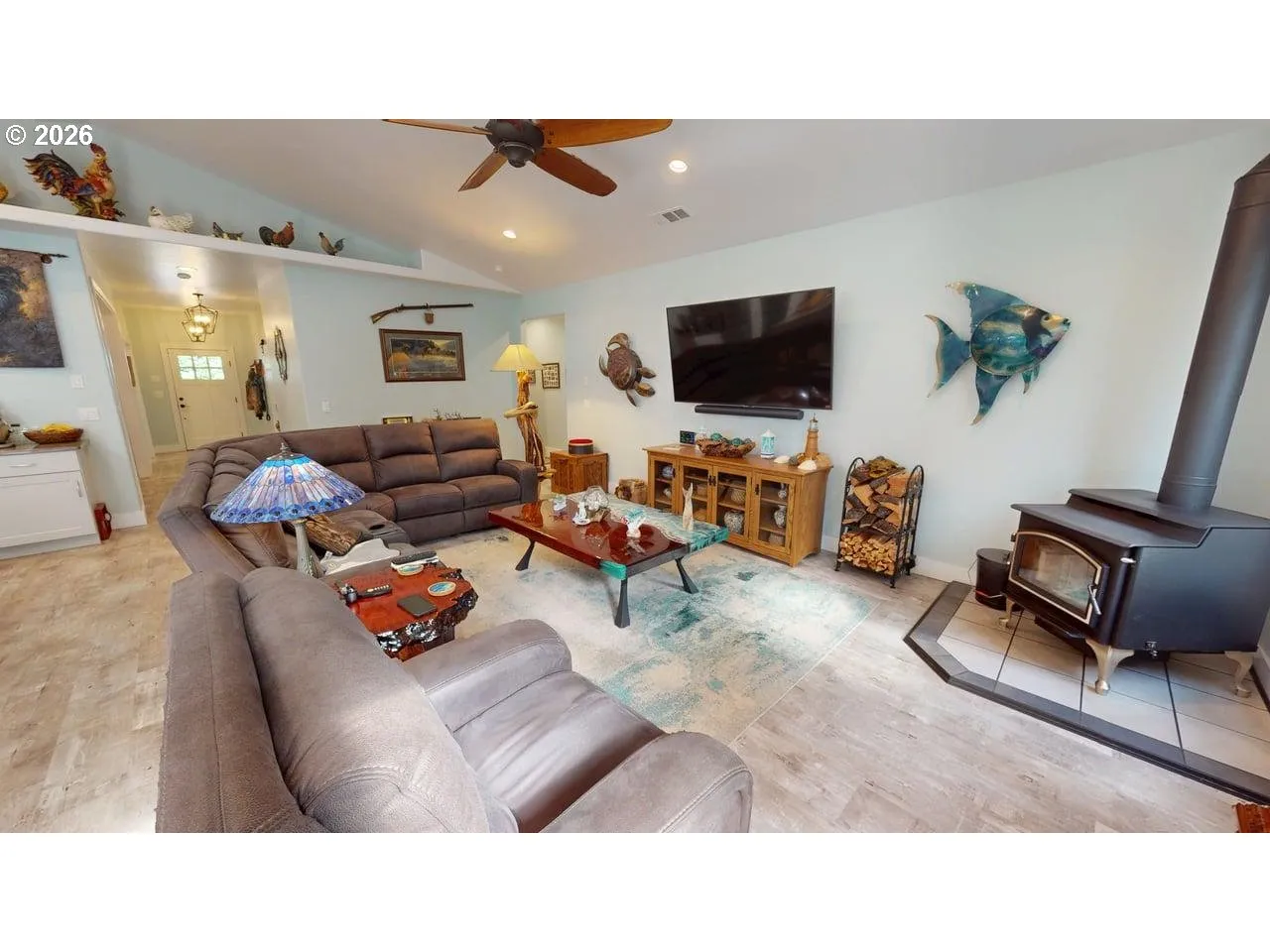 Living Room-Fireplace