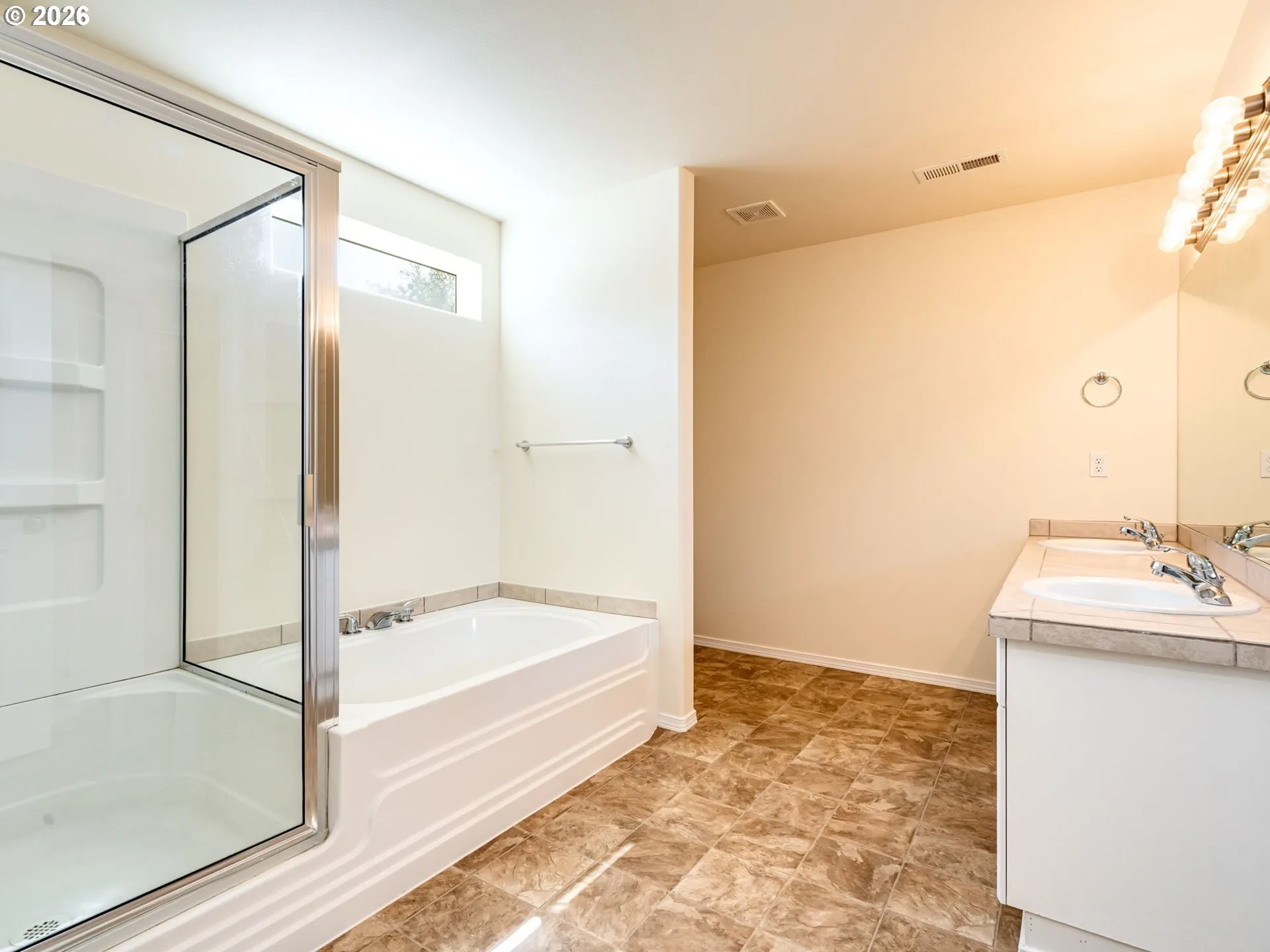 Bathroom, Attached-Garden Tub