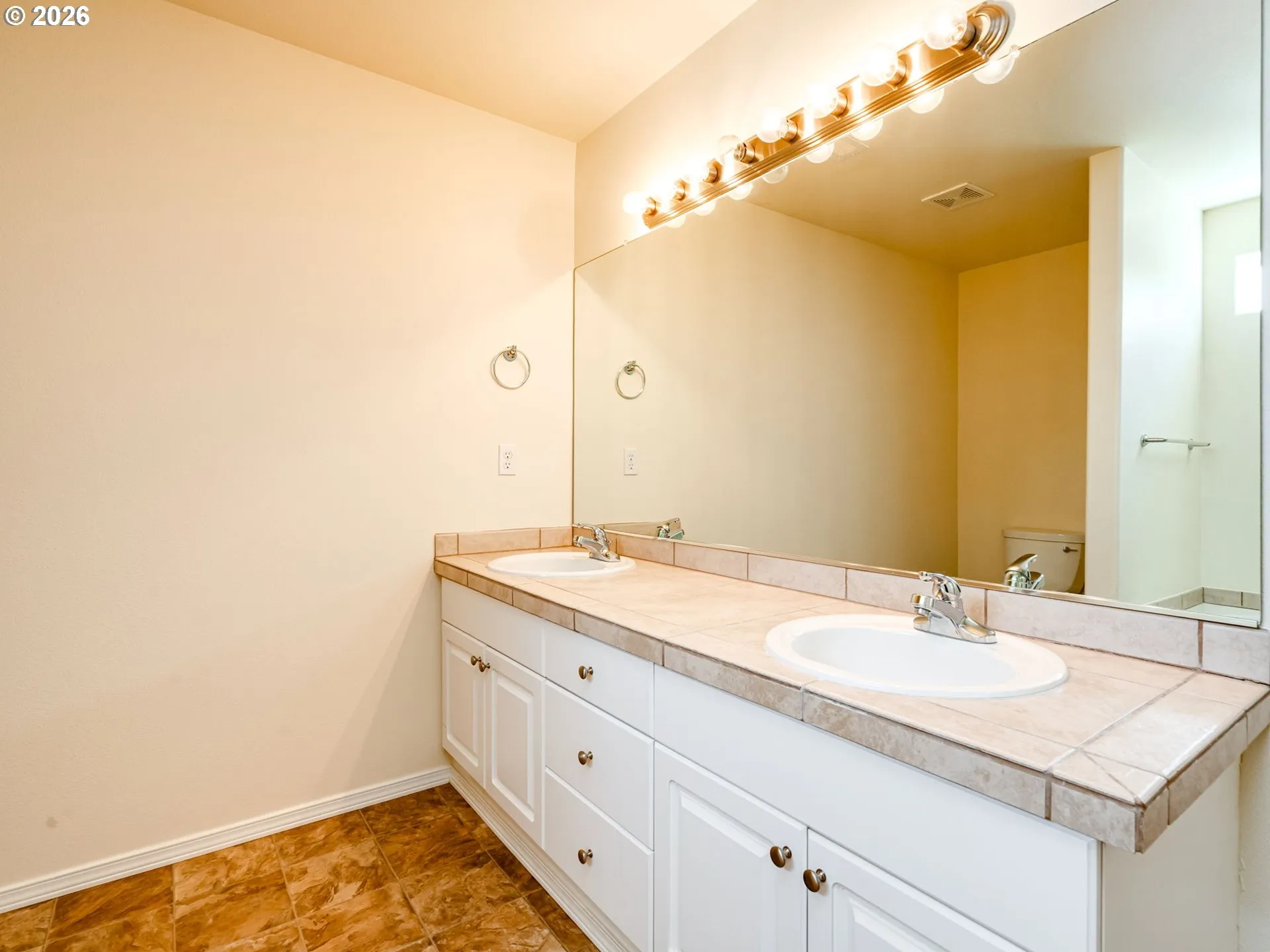 Bathroom, Attached-Double Sinks