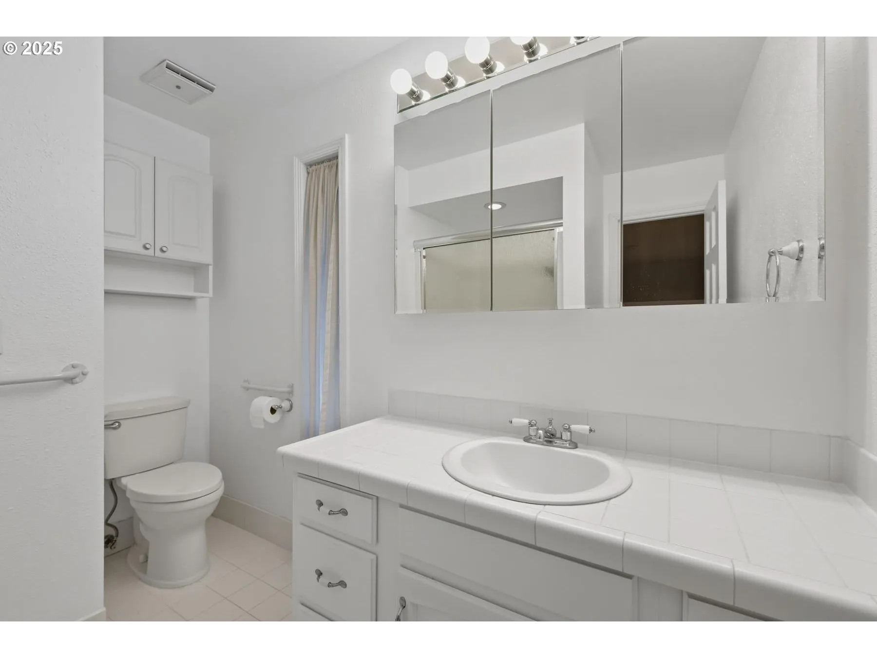 Primary Bedroom-Attached Bathroom