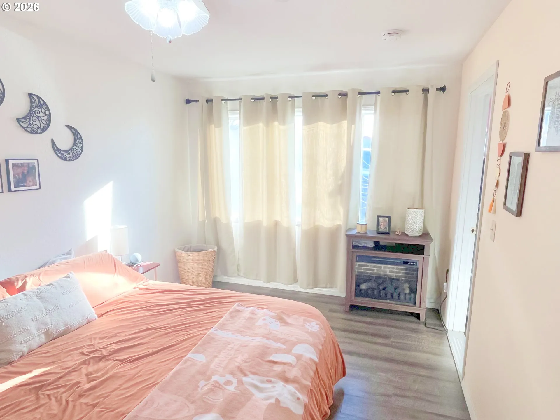 Bedroom, Primary