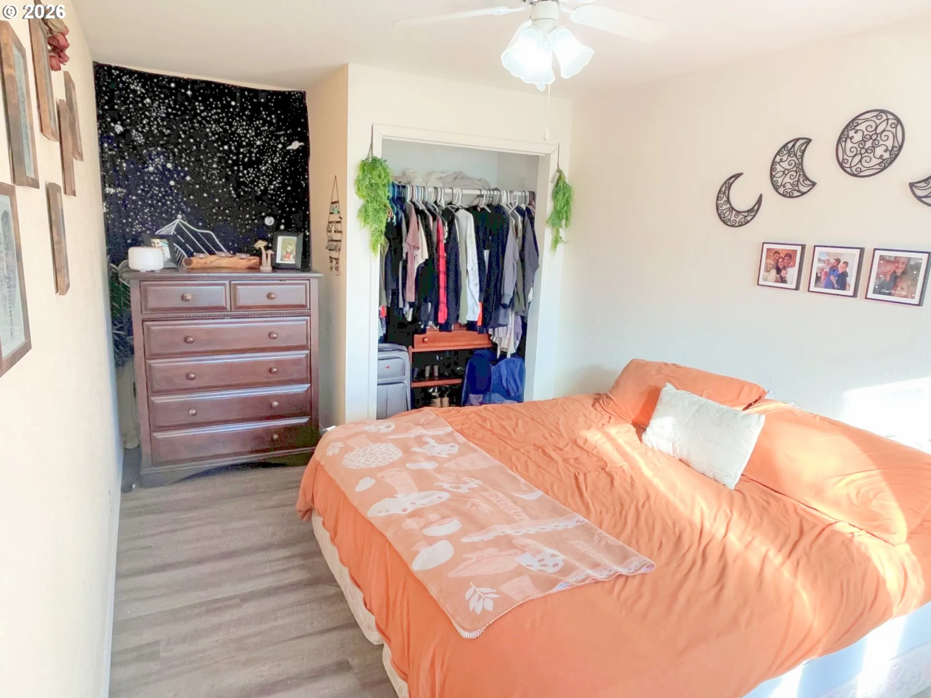 Bedroom, Primary