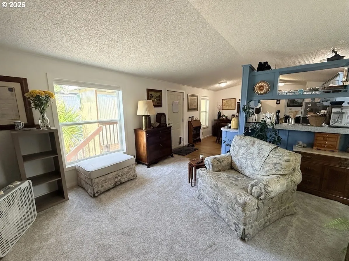 Living Room-Vaulted Ceilings