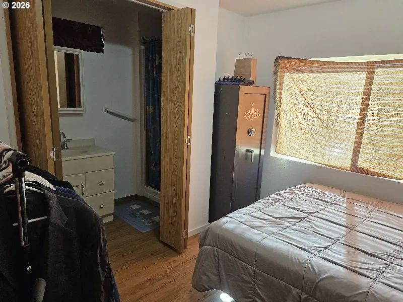 Bedroom, Primary