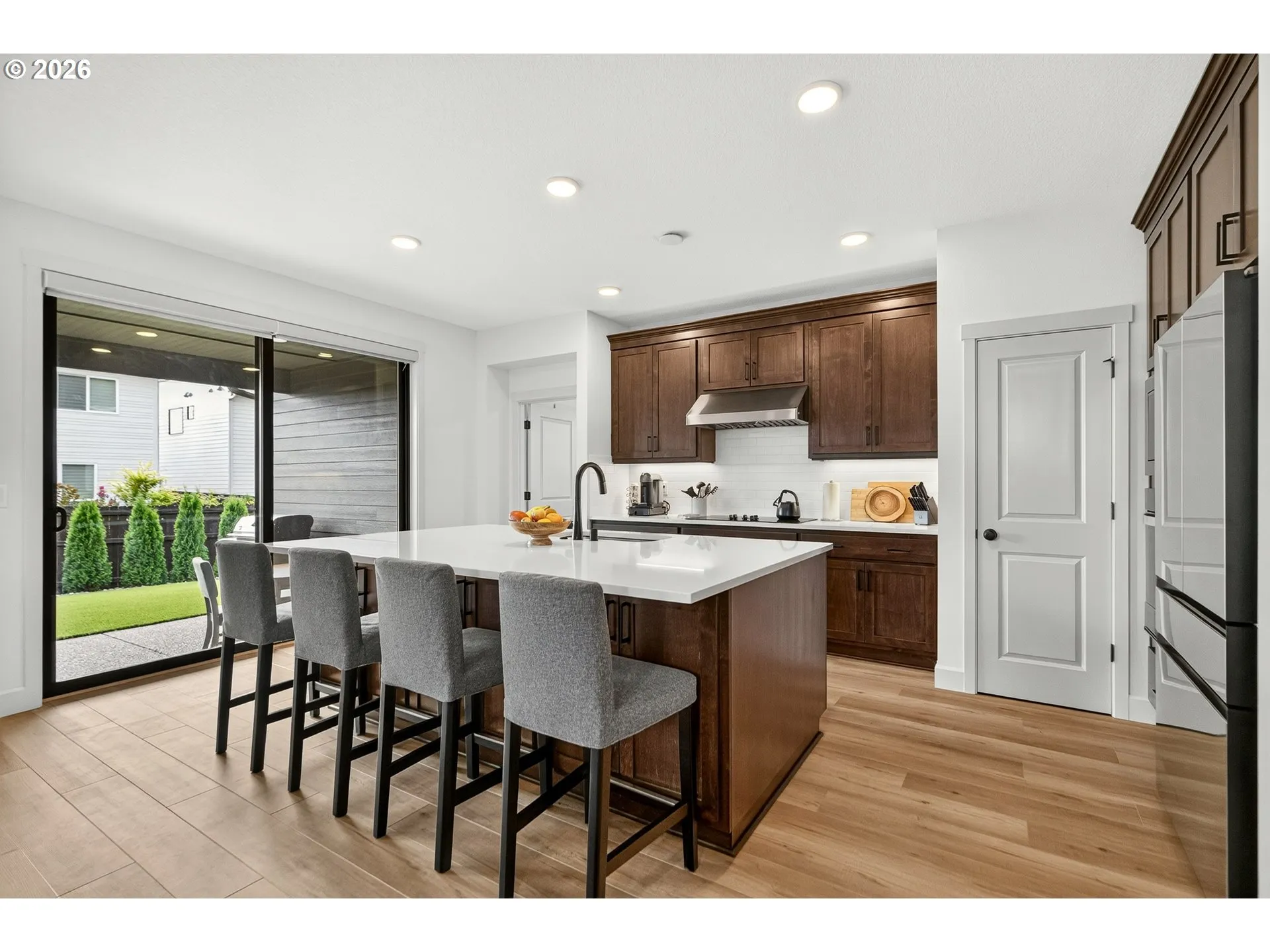 Kitchen-Breakfast Bar