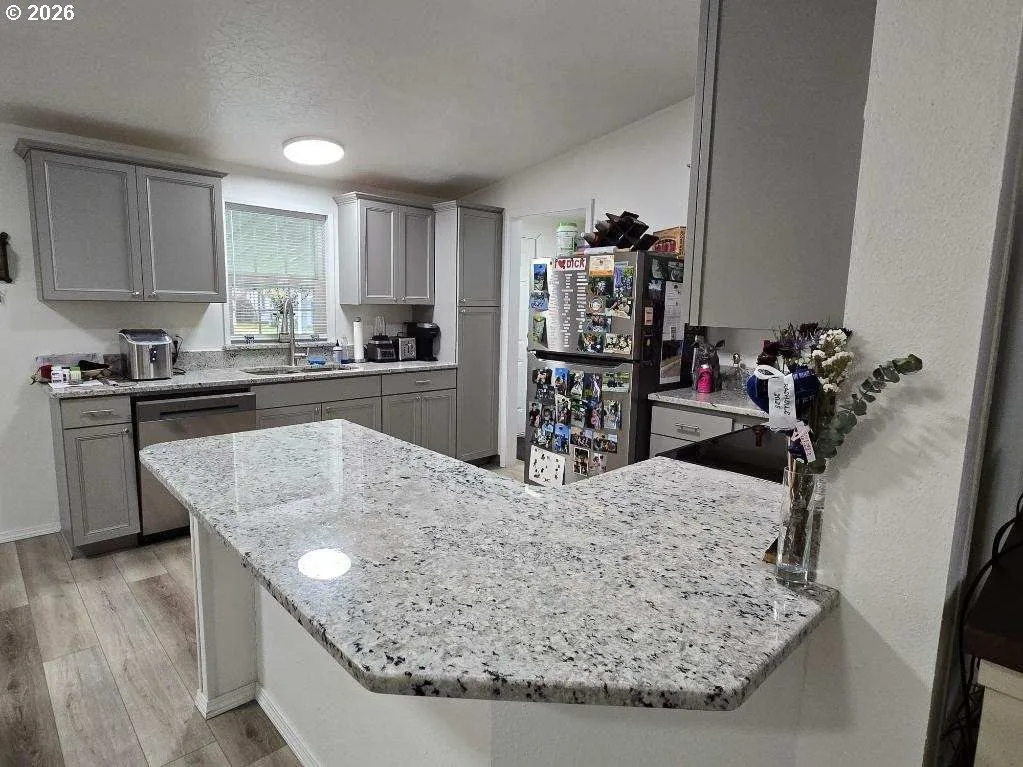 Kitchen-Eating Area