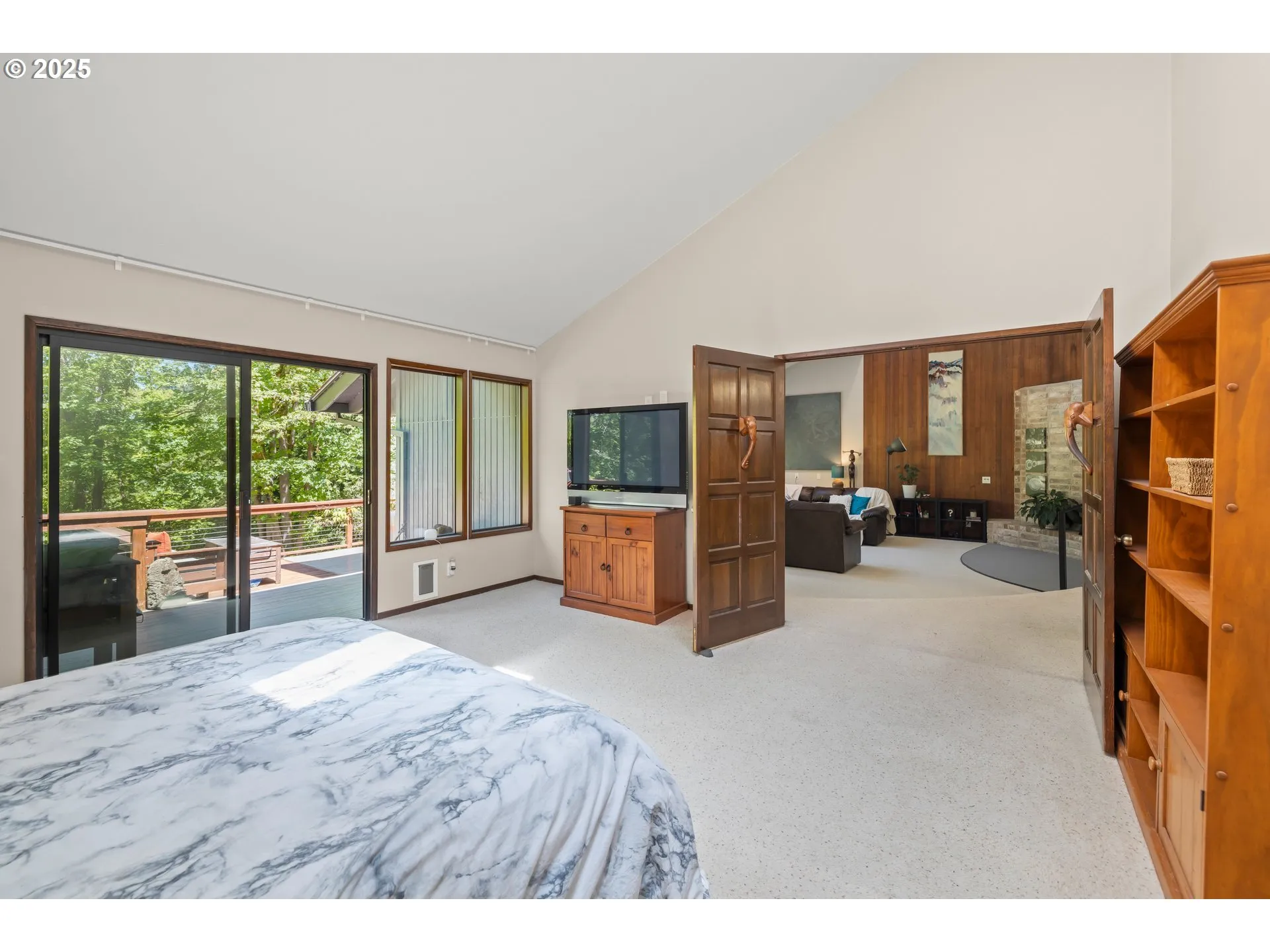 Bedroom, Primary-Vaulted Ceilings