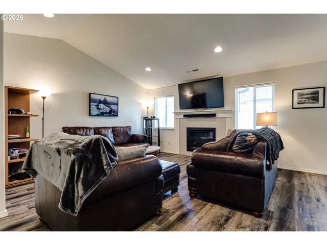 Living Room-Fireplace
