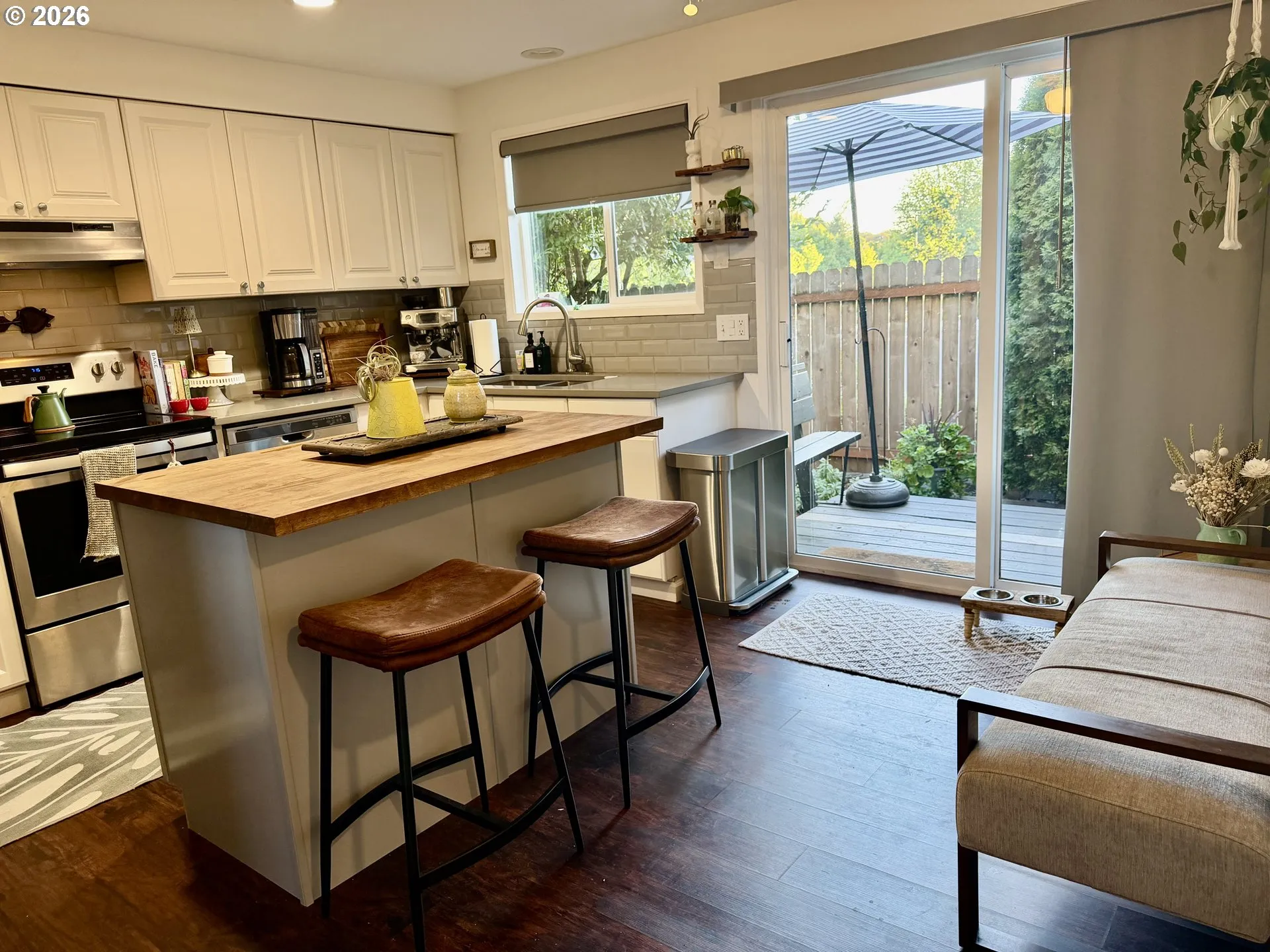 Kitchen/Dining Room-Island