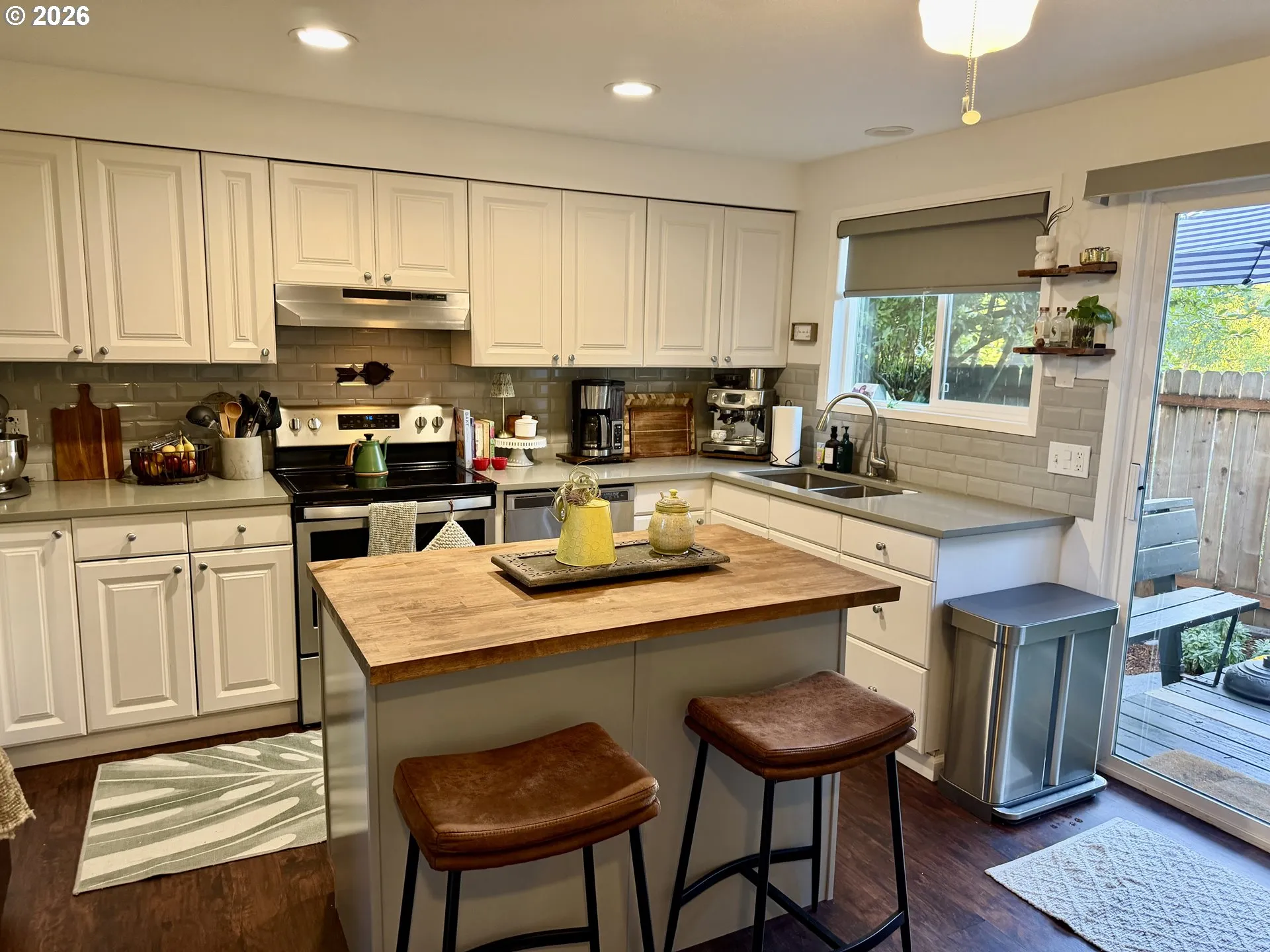 Kitchen/Dining Room-Island