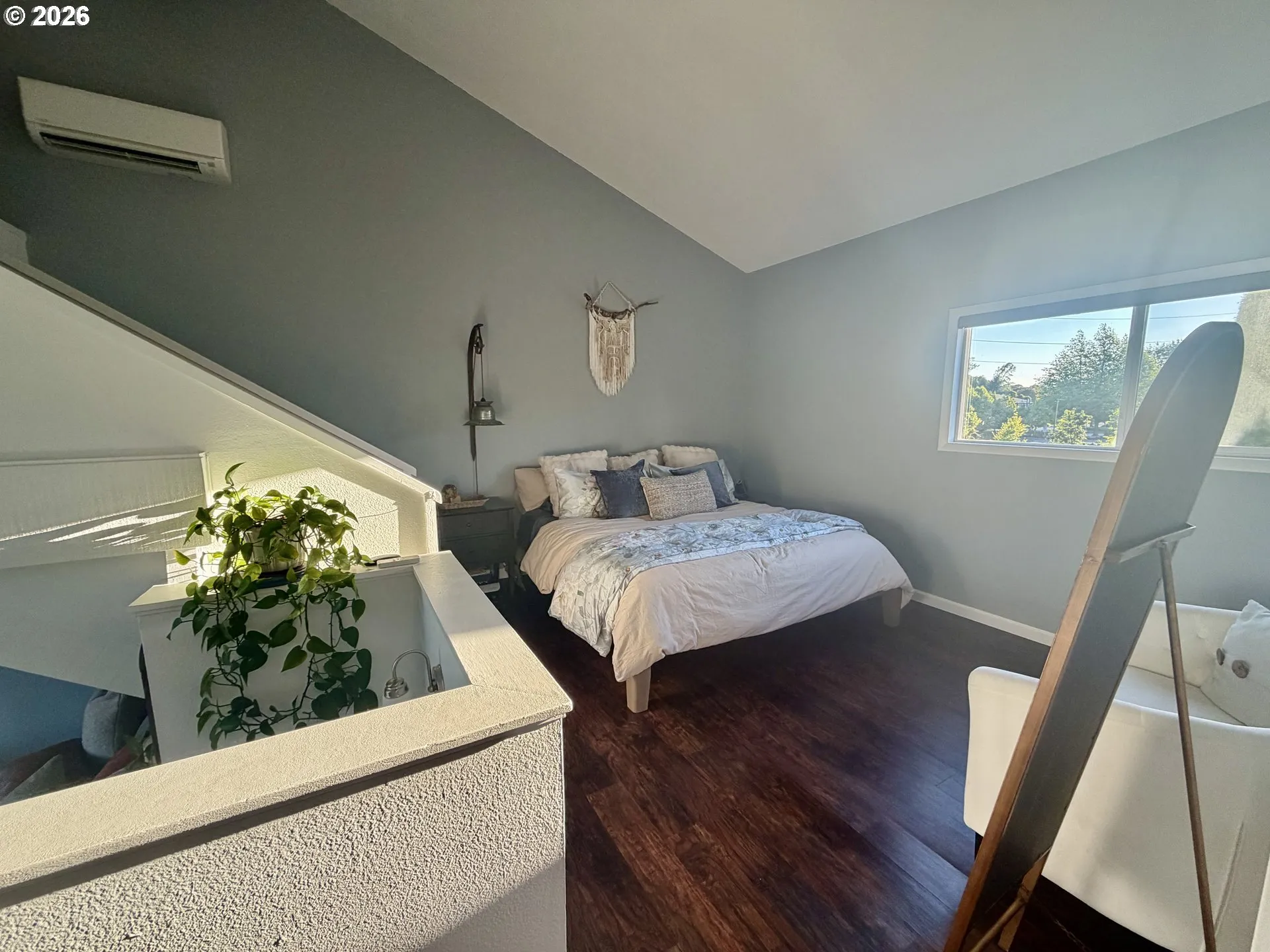 Bedroom-Upper