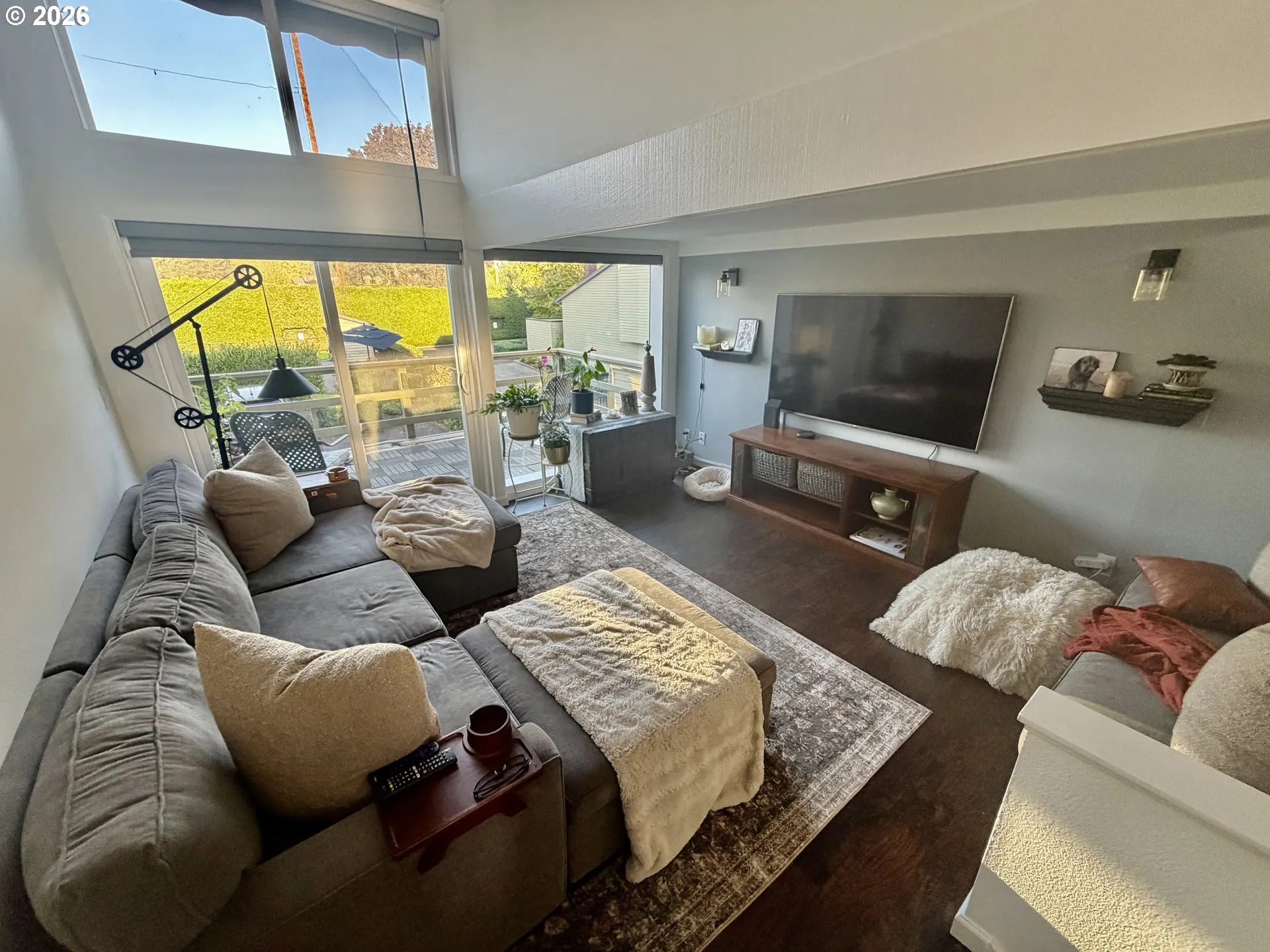 Living Room-Vaulted Ceilings