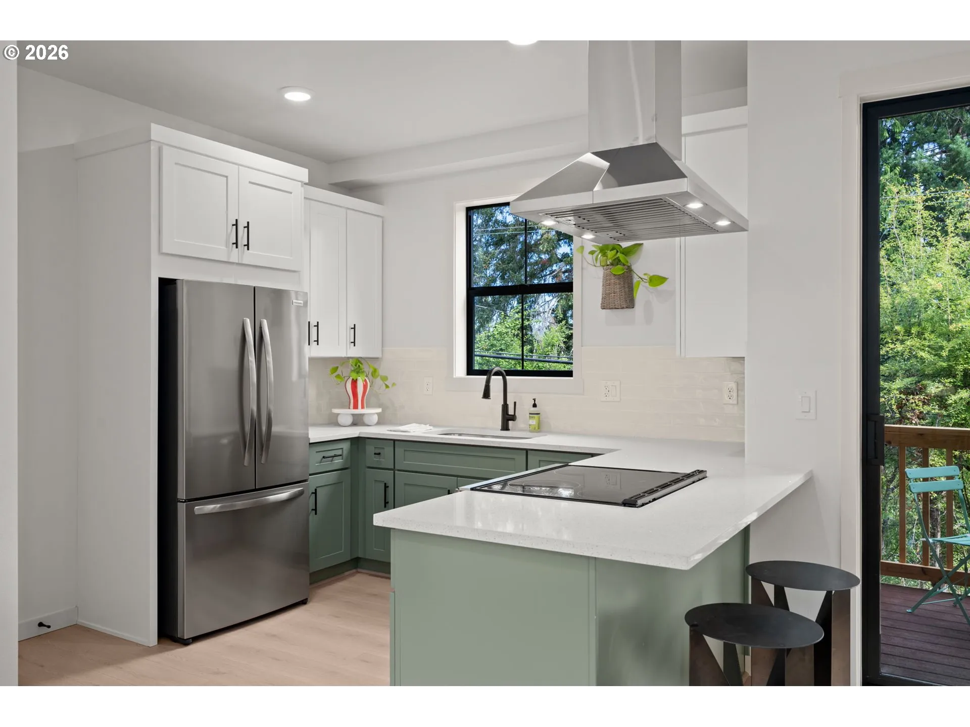 Kitchen-Breakfast Bar