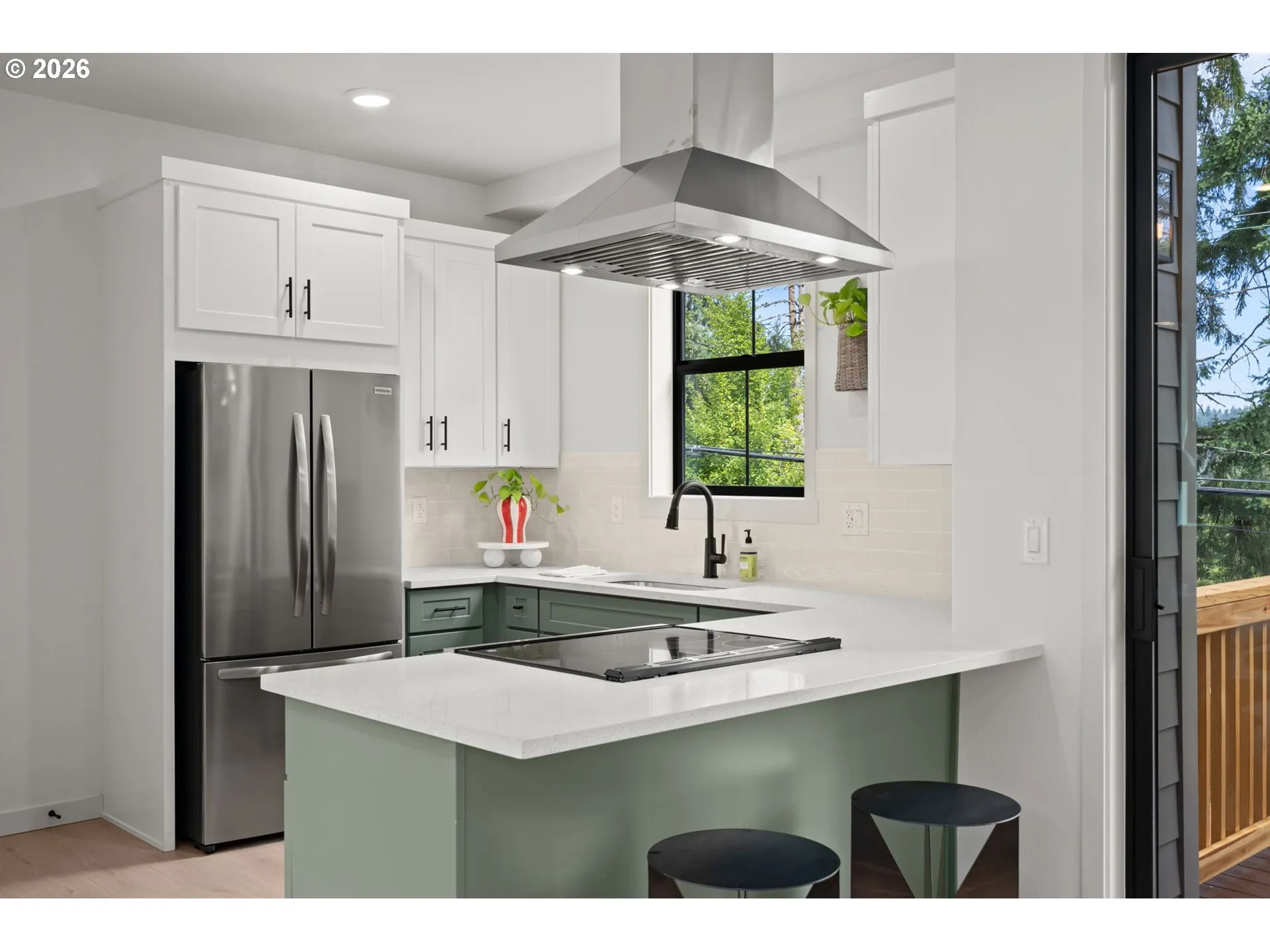 Kitchen-Breakfast Bar