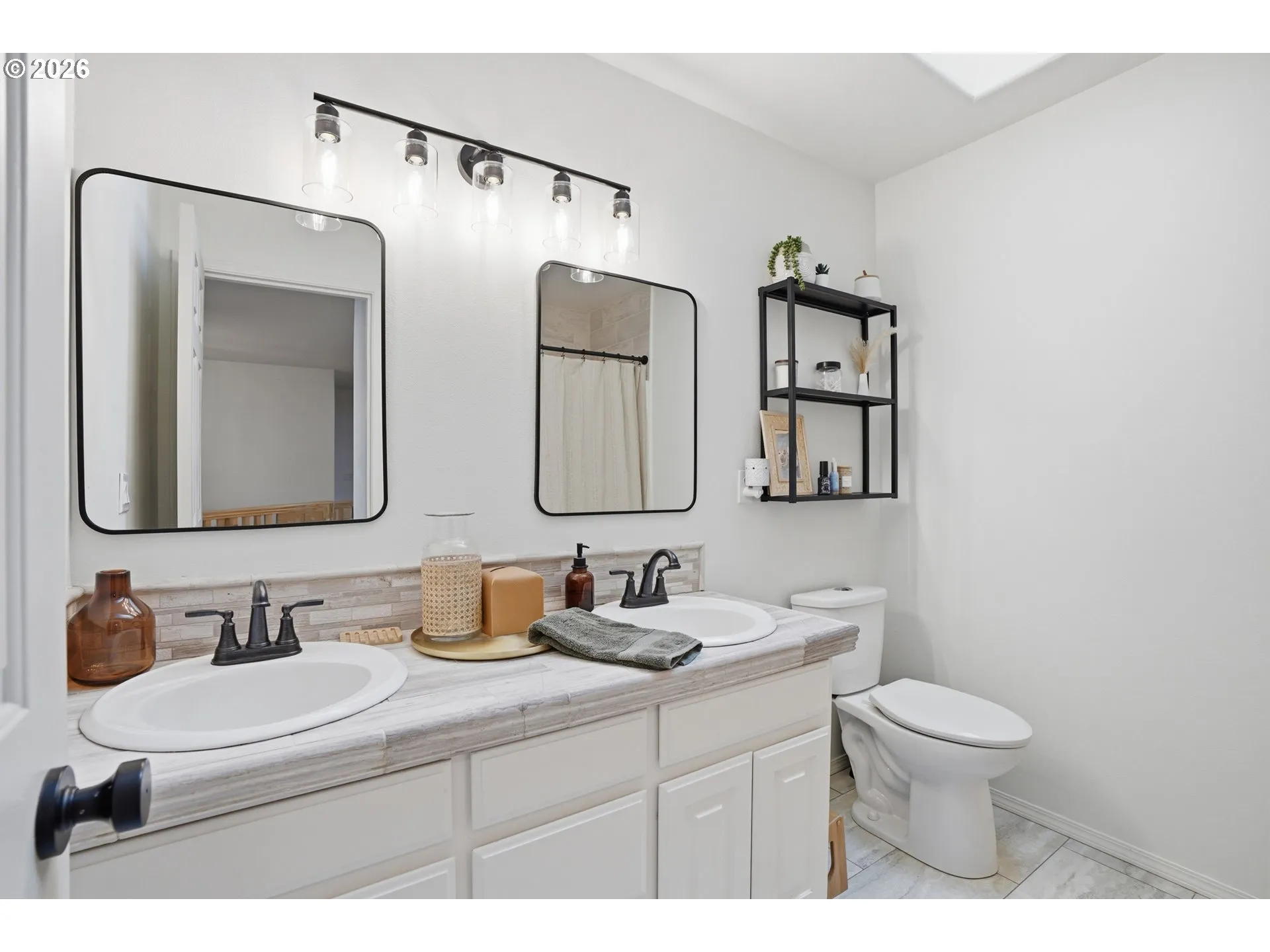 Bathroom-Upper