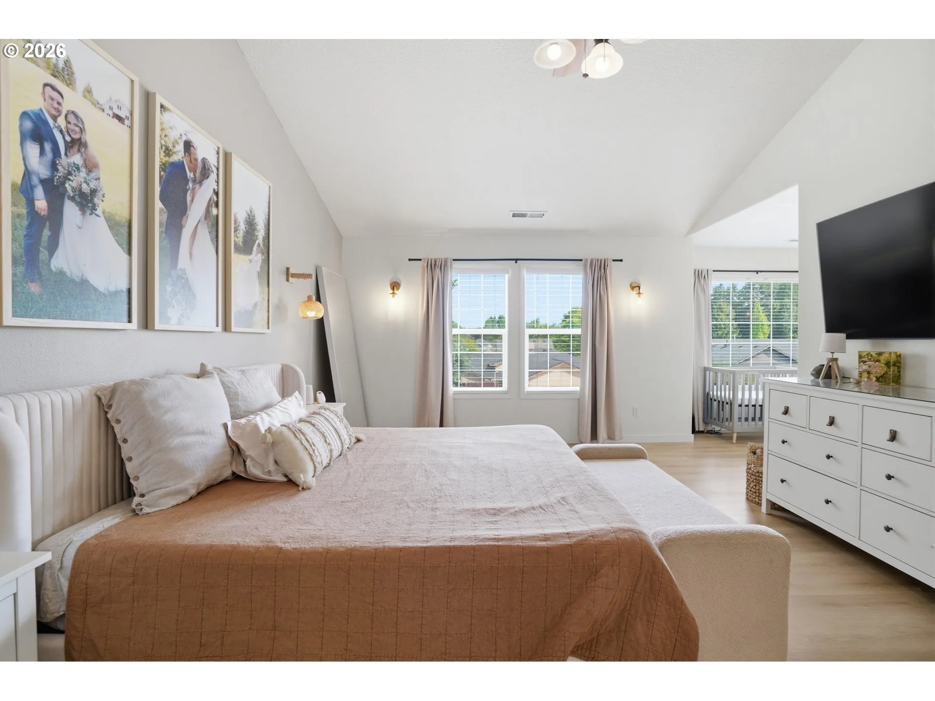 Bedroom, Primary