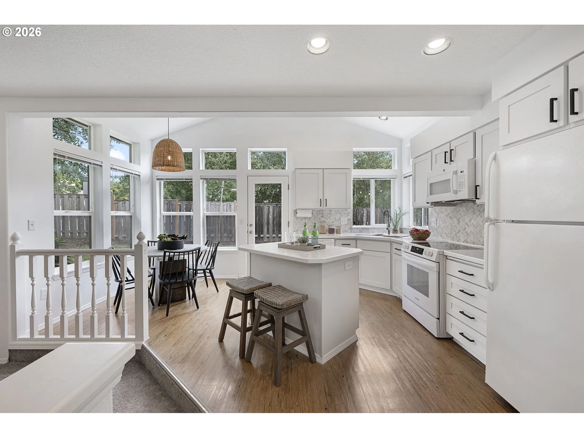 Kitchen/Nook-Island