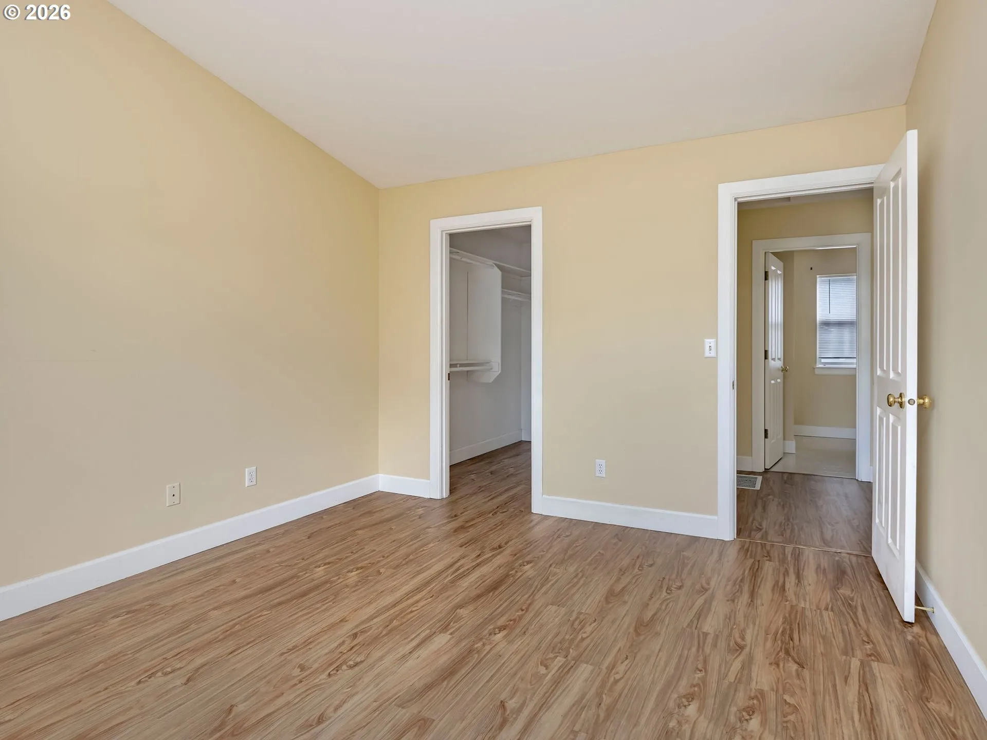 Bedroom, Primary-Vaulted Ceilings