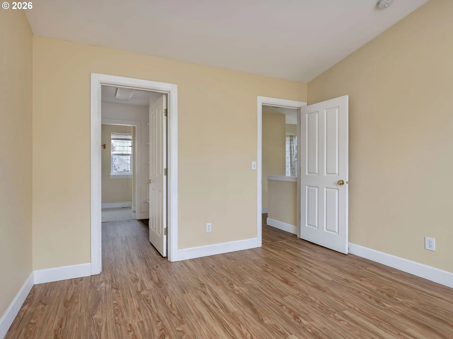 Bedroom, Primary-Vaulted Ceilings