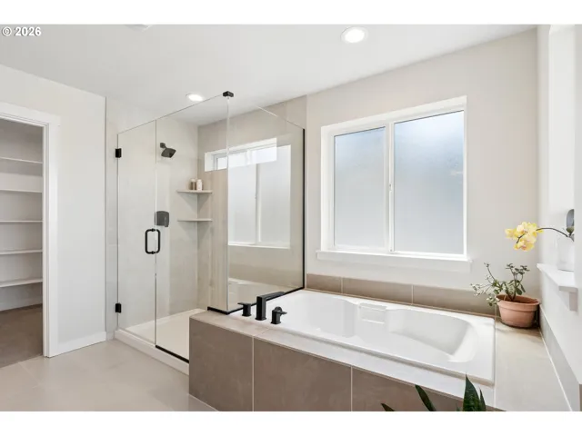 Owner's Suite Bathroom-Garden Tub