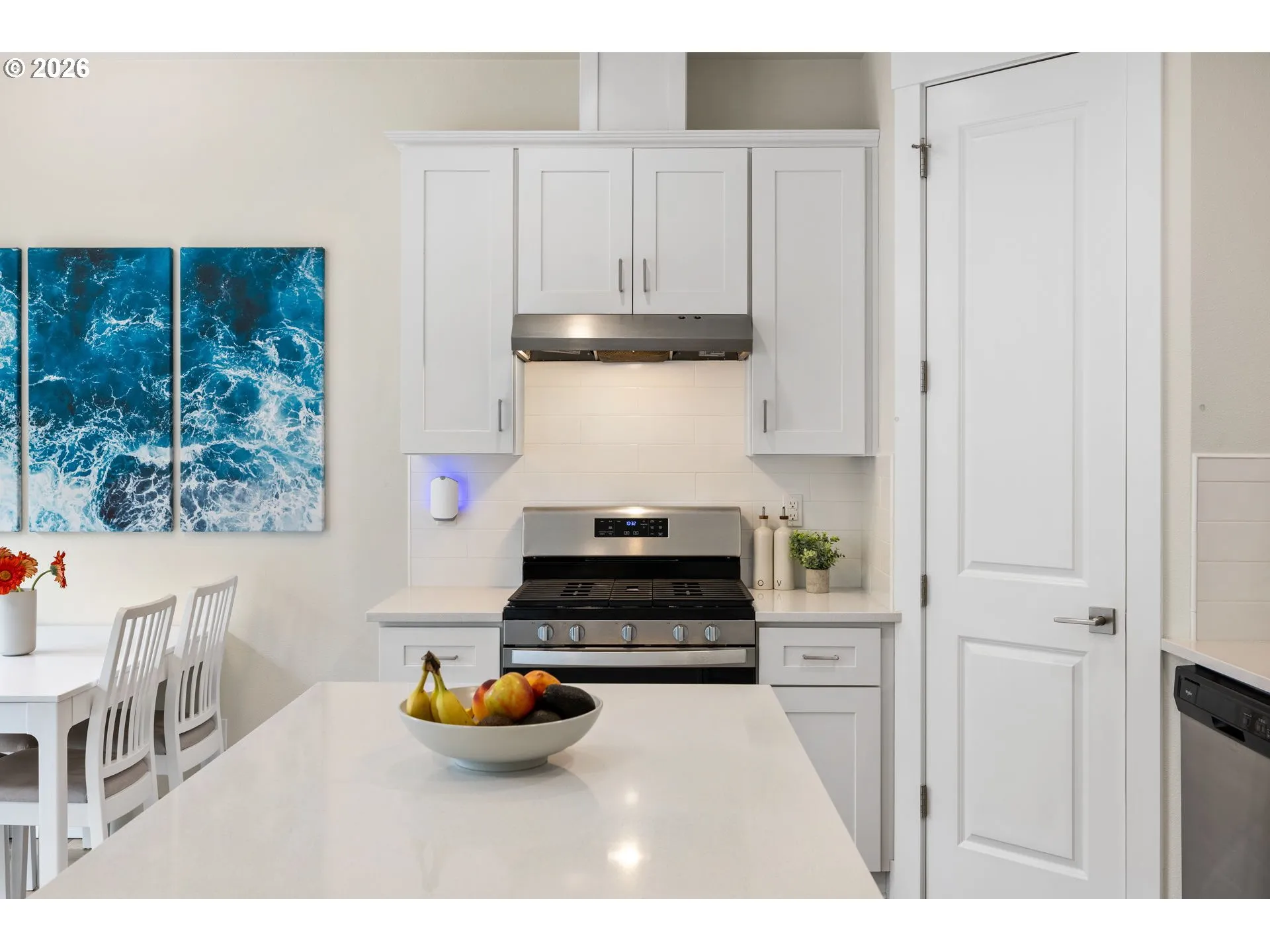 Kitchen-Breakfast Bar