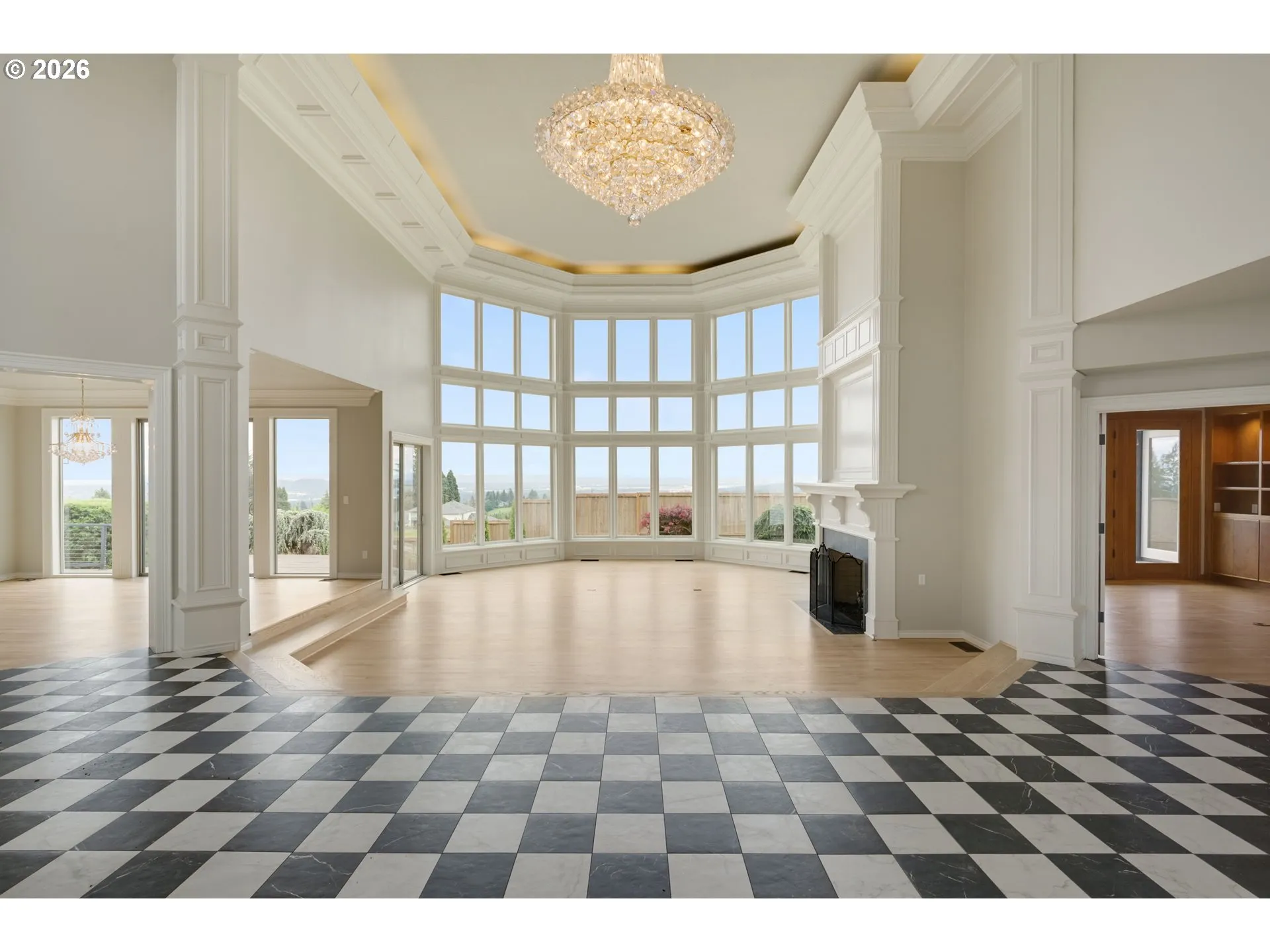 Living Room/Entrance