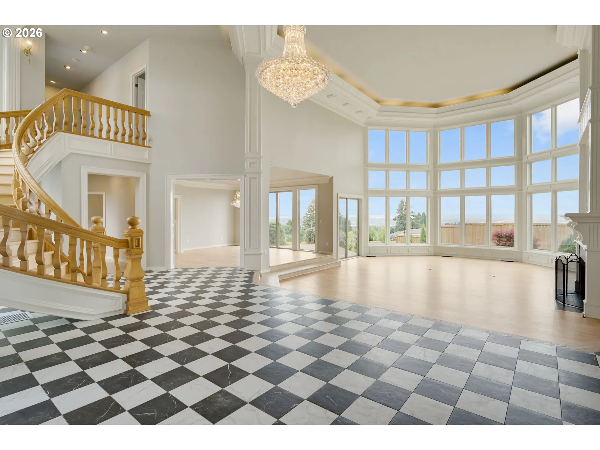 Living Room/Entrance
