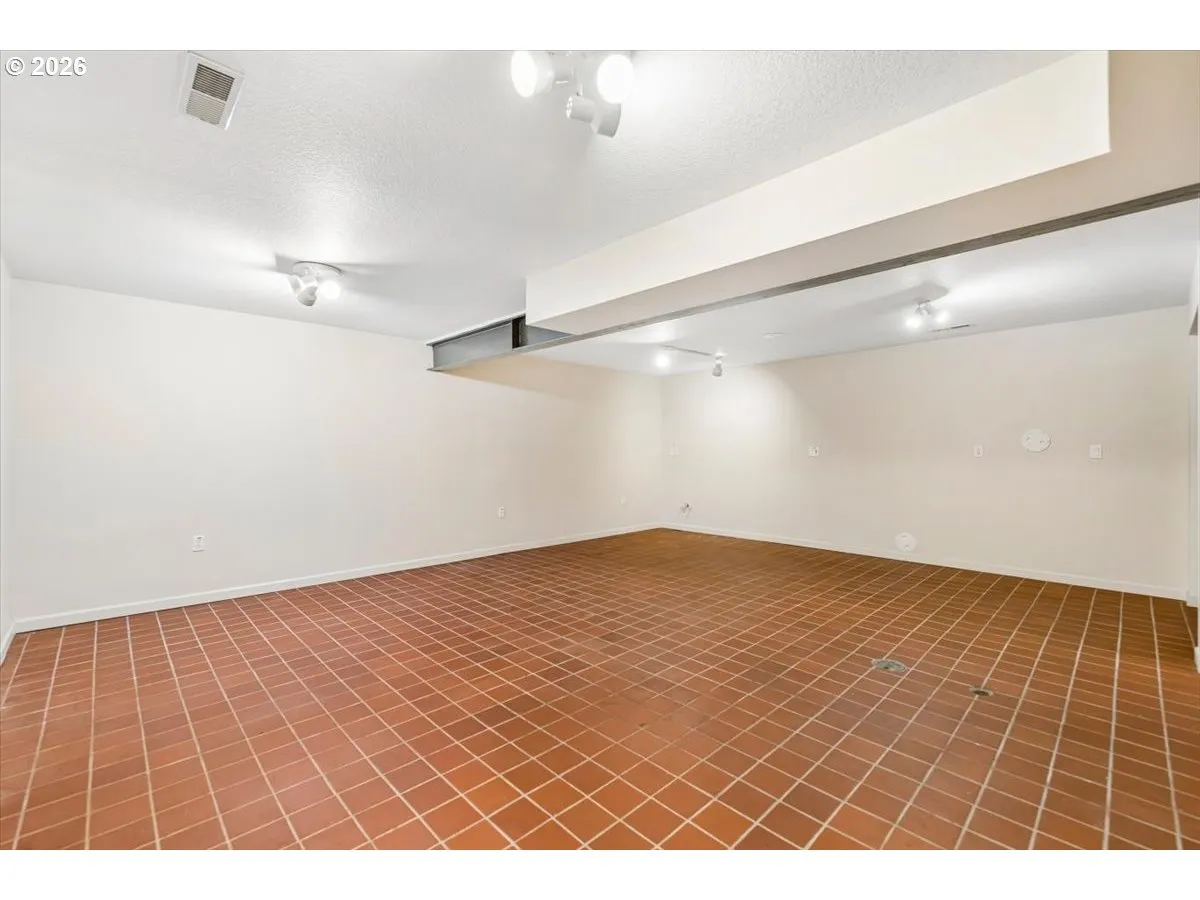 Bonus Room-Lower